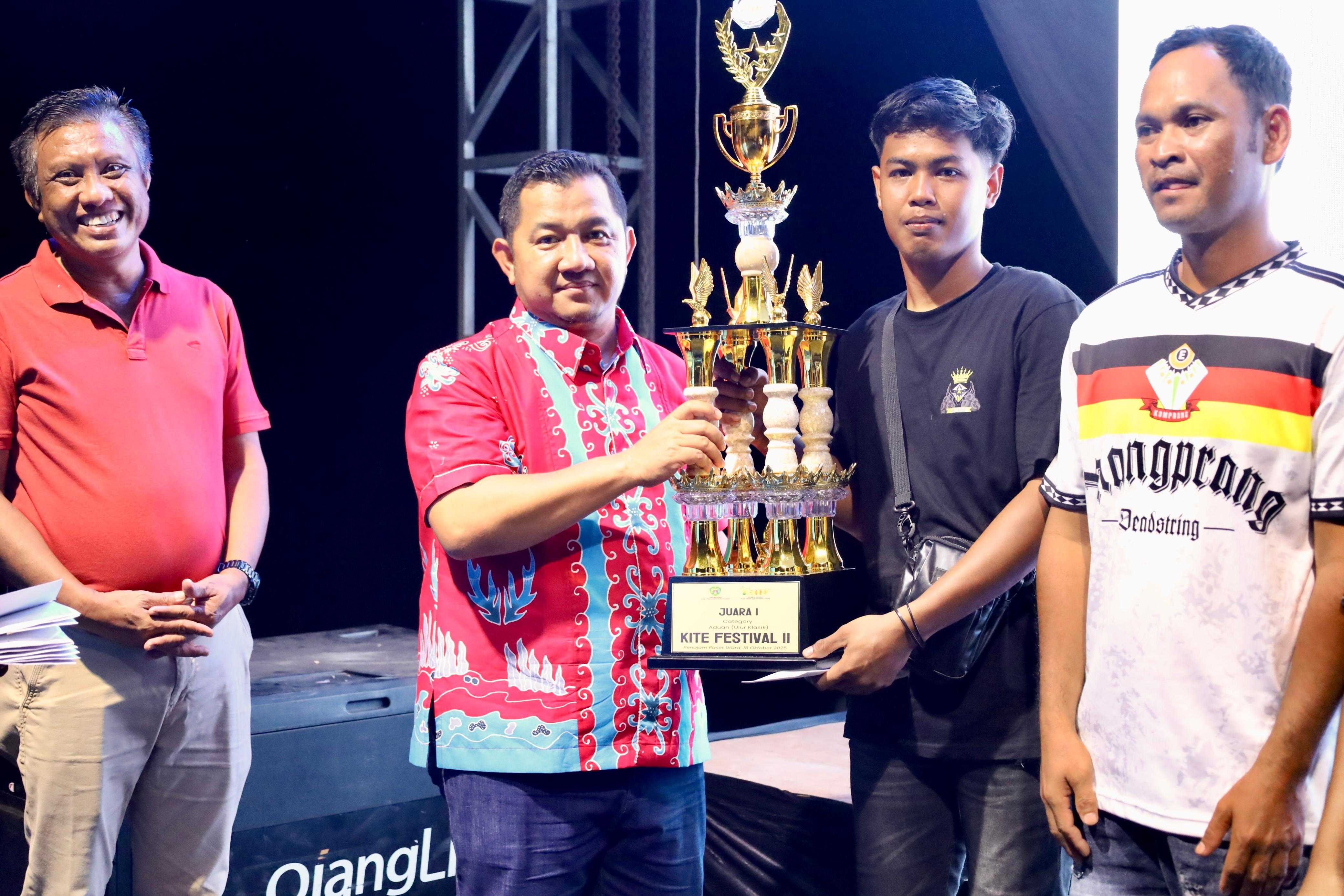 Tutup Kite Festival 2 di Pantai Nusantara Baru, Bupati PPU Dorong Festival Jadi Agenda Wisata Tahunan Daerah