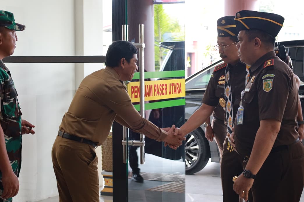 Kunjungan Kerja Kajati Kaltim Disambut Wabup dan Jajaran Forkopimda di Kejari PPU