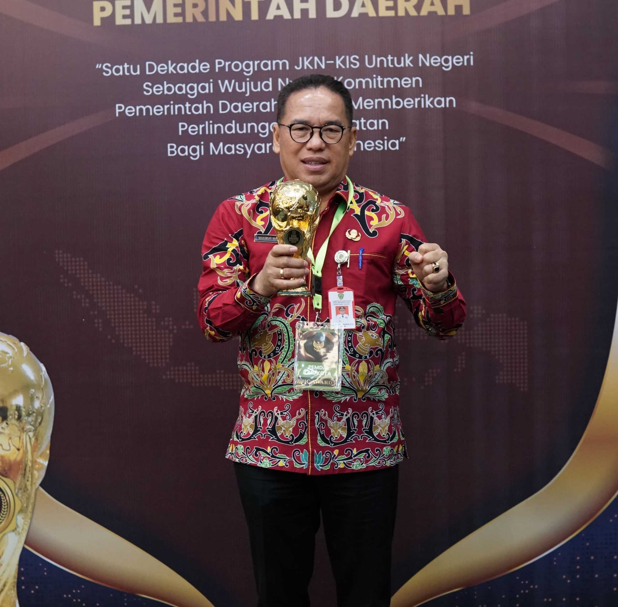 Kabupaten PPU Terima Penghargaan Universal Health Coverage Terkait Pelayanan Kesehatan