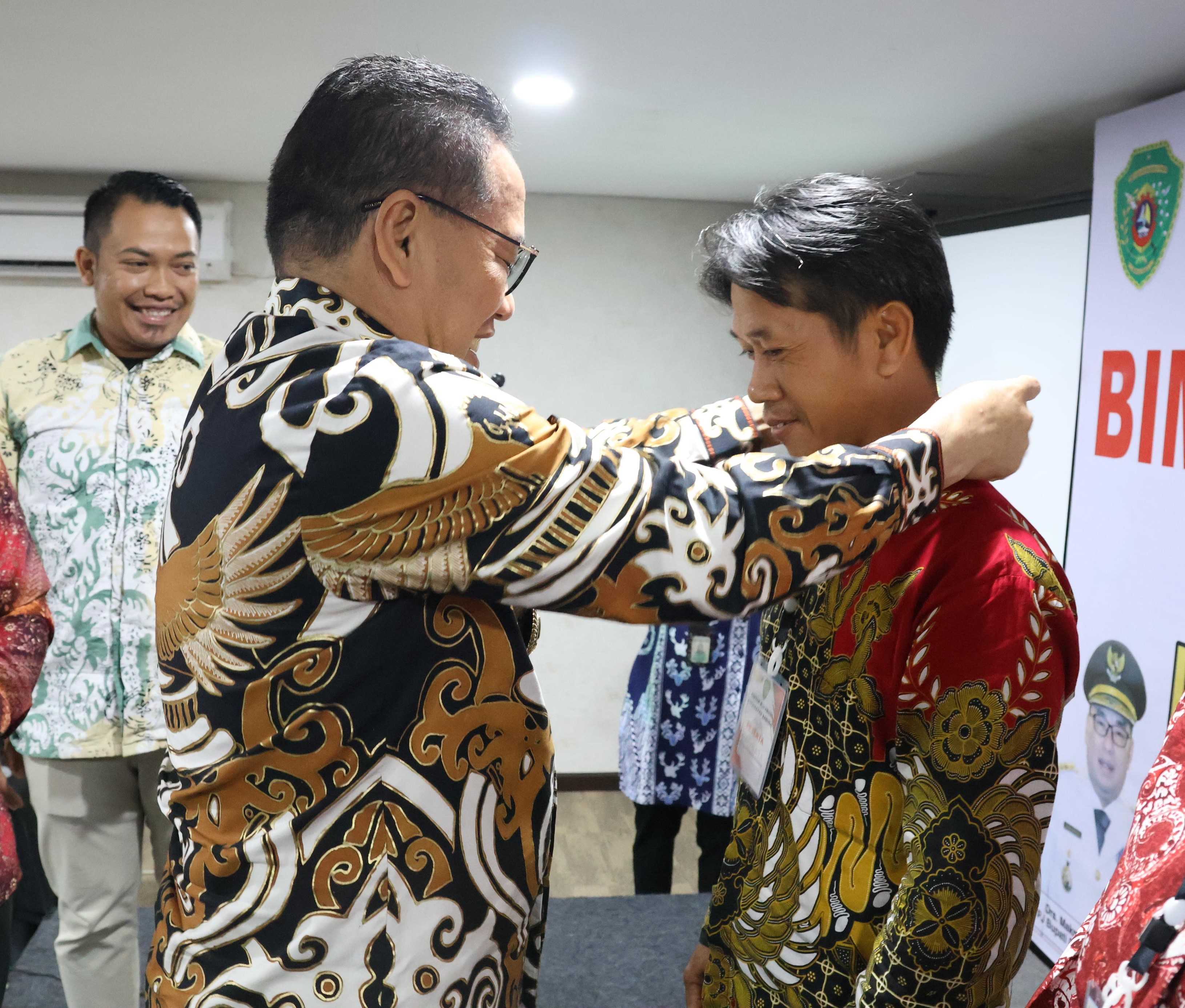 Makmur Marbun Buka Bimtek Rupabumi: "Kades Harus Optimal dalam Melayani Masyarakat"