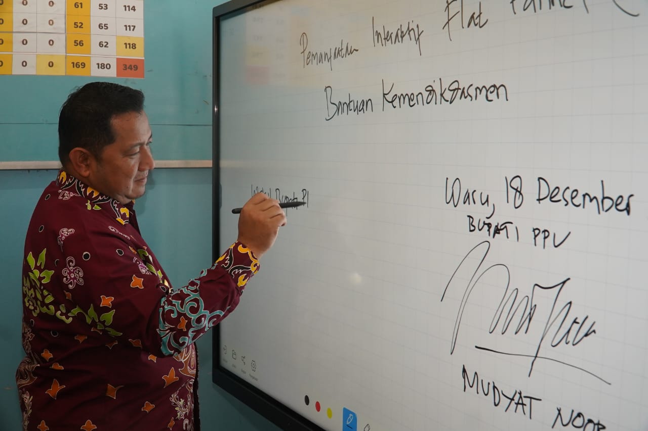 Bupati PPU Mudyat Noor Tinjau Fasilitas IFP Bantuan Kemendikdasmen, “Sekolah di PPU Siap Bertransformasi Digital.