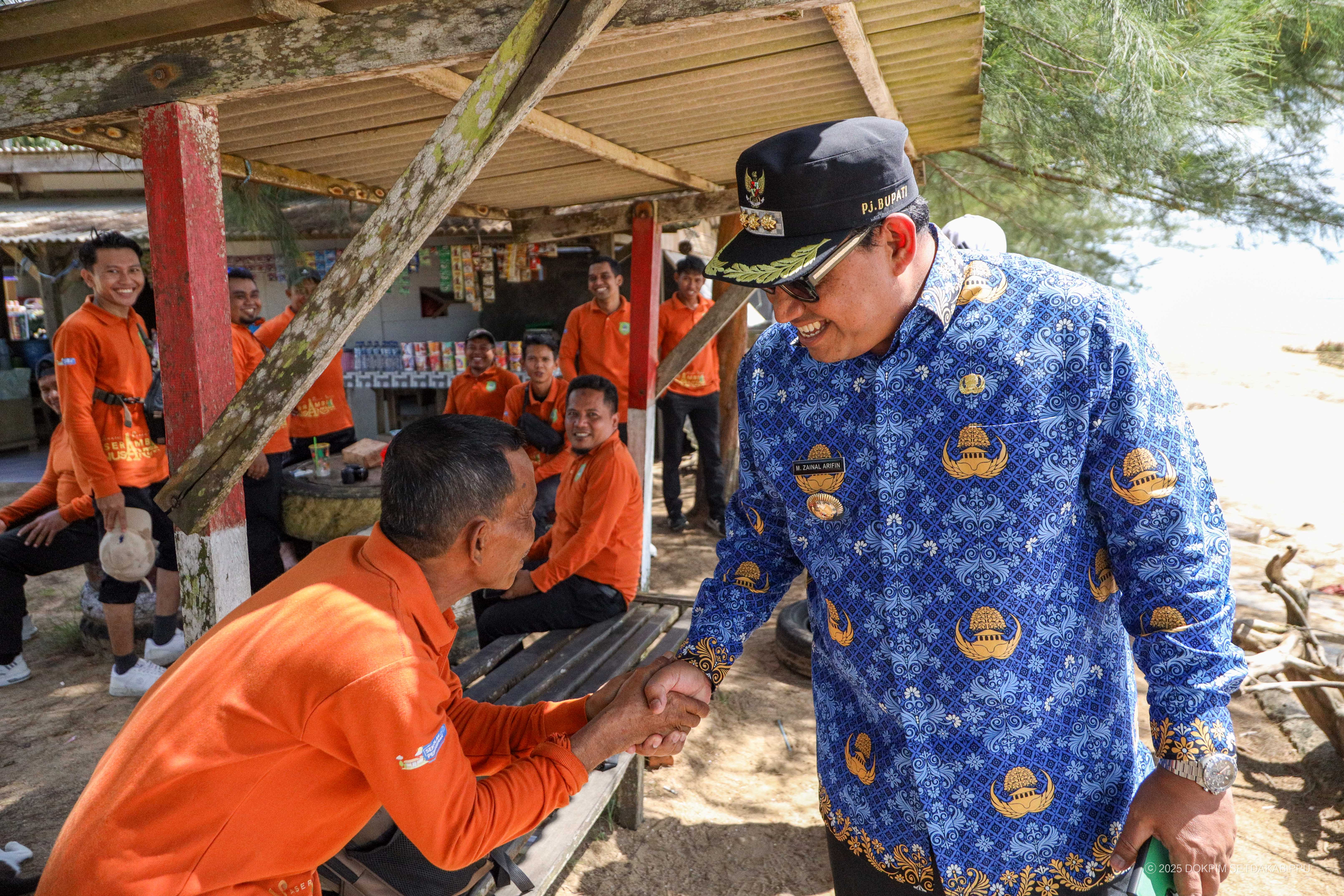 Disela-sela kegiatan, Mas Pj Bupati PPU Menyambangi Kegiatan Komunitas Belajar 