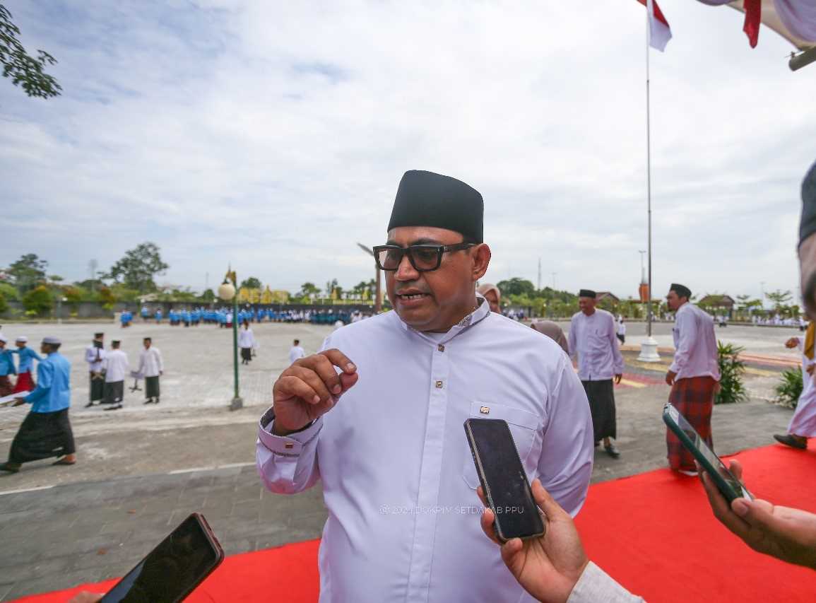 Pimpin Apel Peringatan Hari Santri 2024, Pj Bupati PPU Zainal Arifin : â€™â€™ Menjadi Santri Itu Spesial, Bisa Jadi Apa Saja.