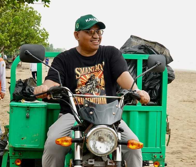 Pj. Bupati PPU Kick Off Jumat Bersih Gerakan Akselerasi  Serambi Nusantara dan World Clean Up Day Tahun 2024