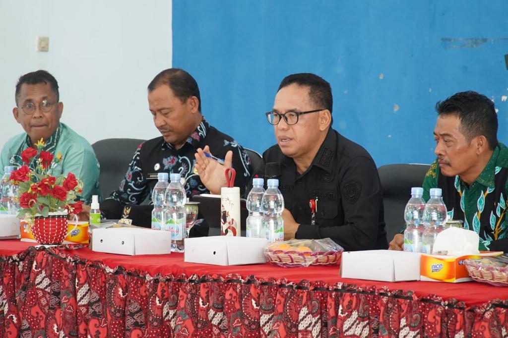 Rakor Penyelenggaraan Pemerintahan dan Pelayanan Masyarakat di Kec. Babulu, Pj. Bupati PPU Makmur Marbun Minta Seluruh Pelaksana Pemerintahan Wajib Memahami Persoalan Terkini.