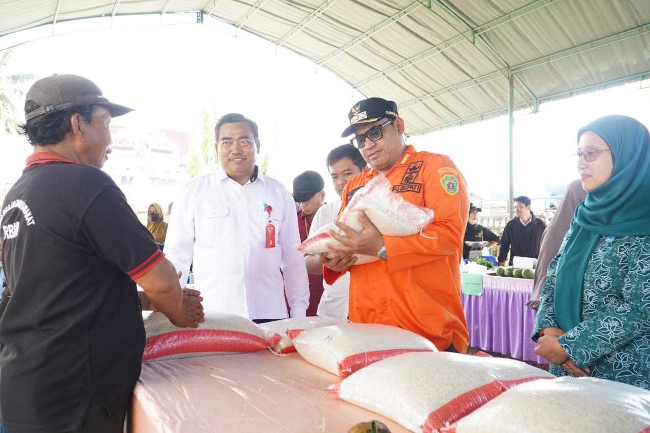 Tinjau Pasar Pangan Murah, Pj Bupati PPU Zainal Arifin :â€ Gerakan Penyeimbang Harga Bahan Pokok Di Pasaran dan Tekan Inflasiâ€