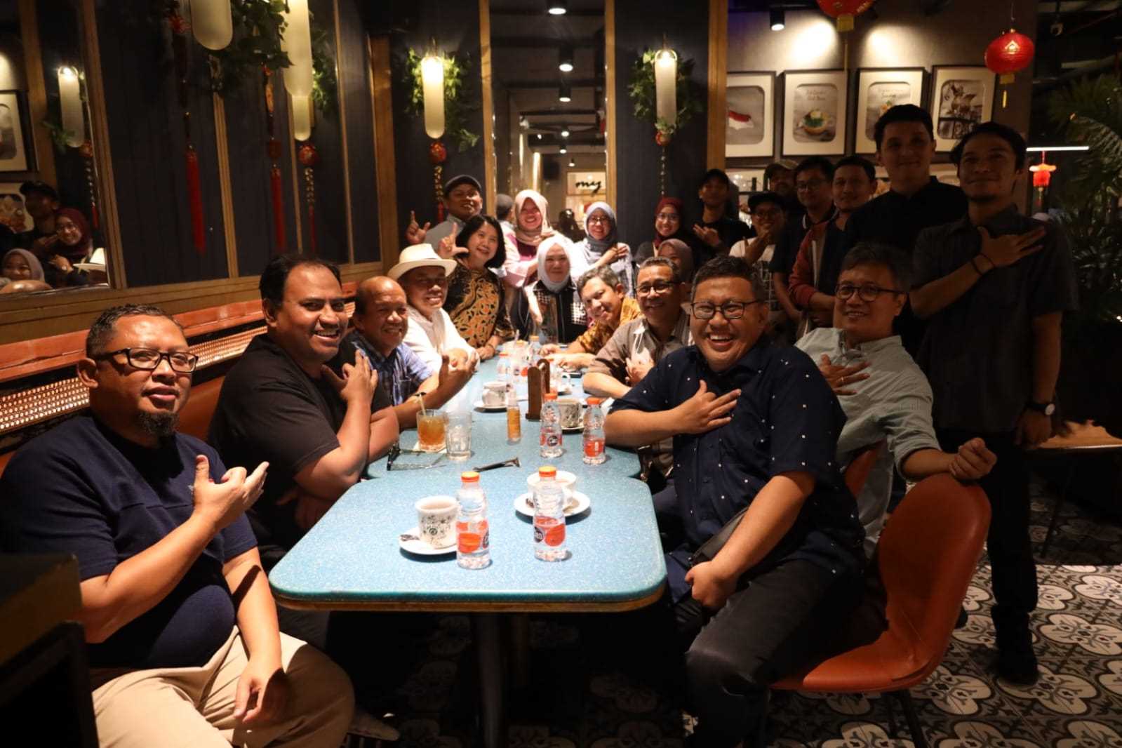 SAMARINDA, Pertemuan Penjabat (Pj) Bupati Penajam Paser Utara (PPU) Zainal Arifin  bersama Alumni Kagamahut yang di gelar di My Kopi O Samarinda atas inisiator Sukartiningsih Wakil Rektor  II Bidang Umum  SDM dan Keuangan Universitas Mulawarman (Unmul)