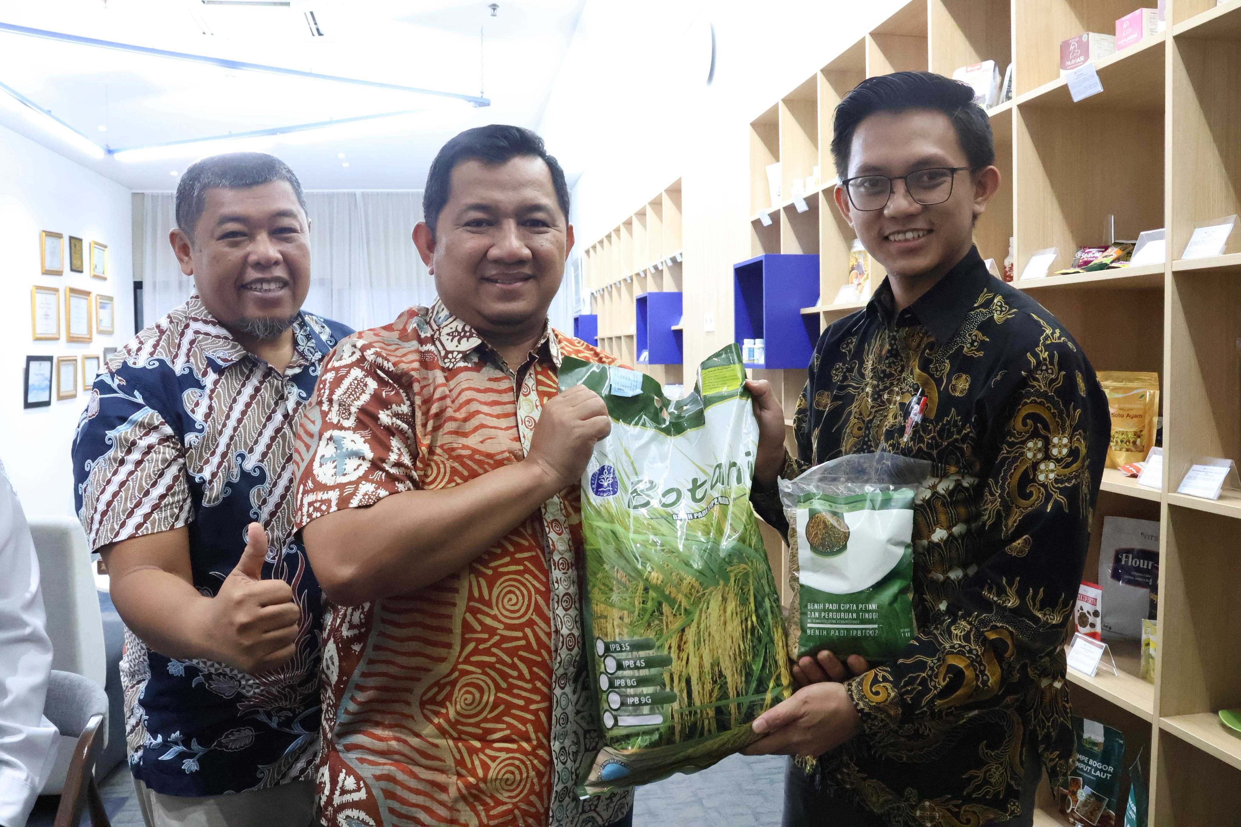 Pemkab Penajam Paser Utara Gandeng IPB Kembangkan Padi IPB Garuda, Siap Jadi Sentra Pangan IKN