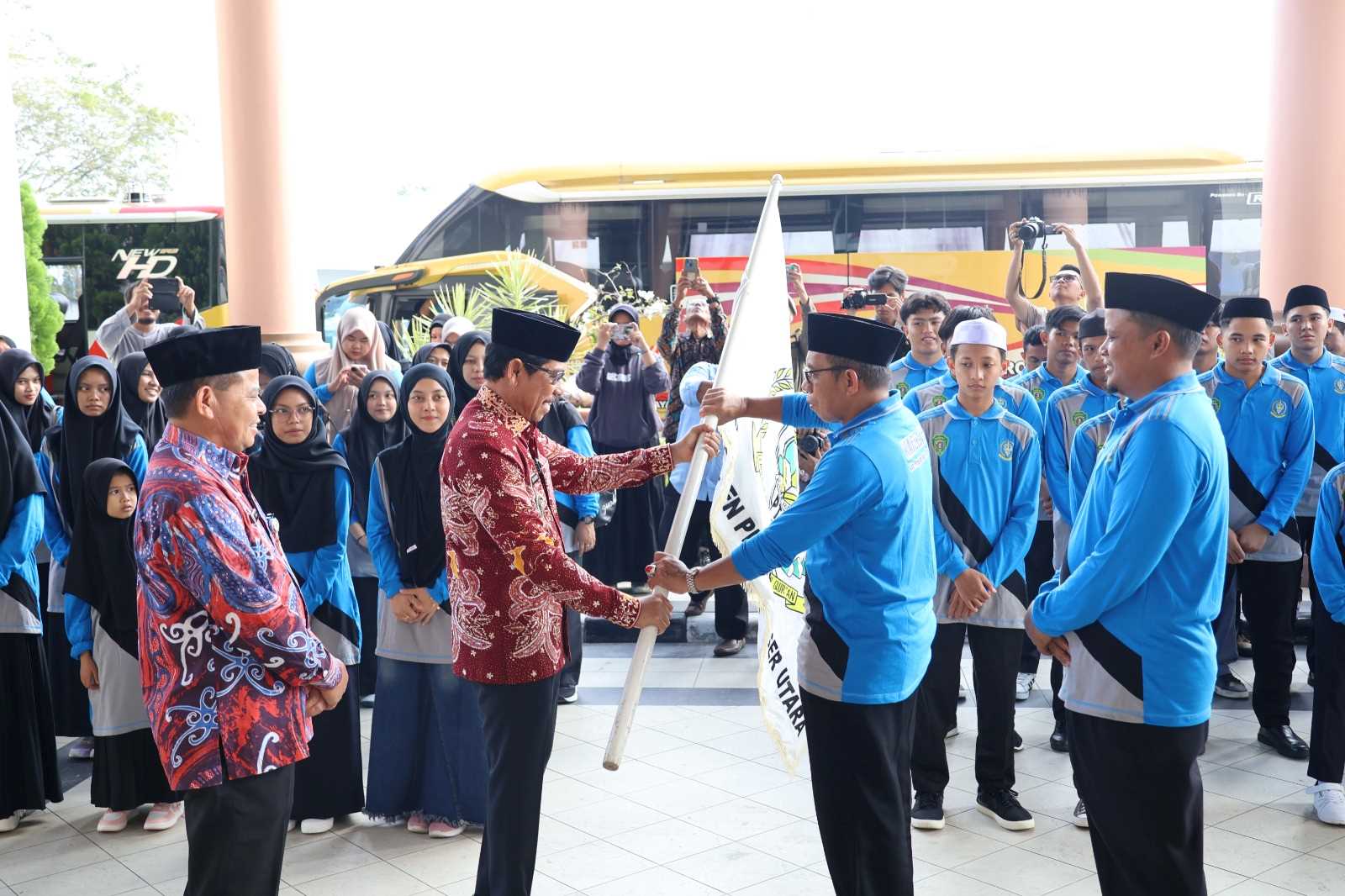 Kafilah MTQ PPU Resmi Diberangkatkan, Wabup Harap Torehkan Prestasi 