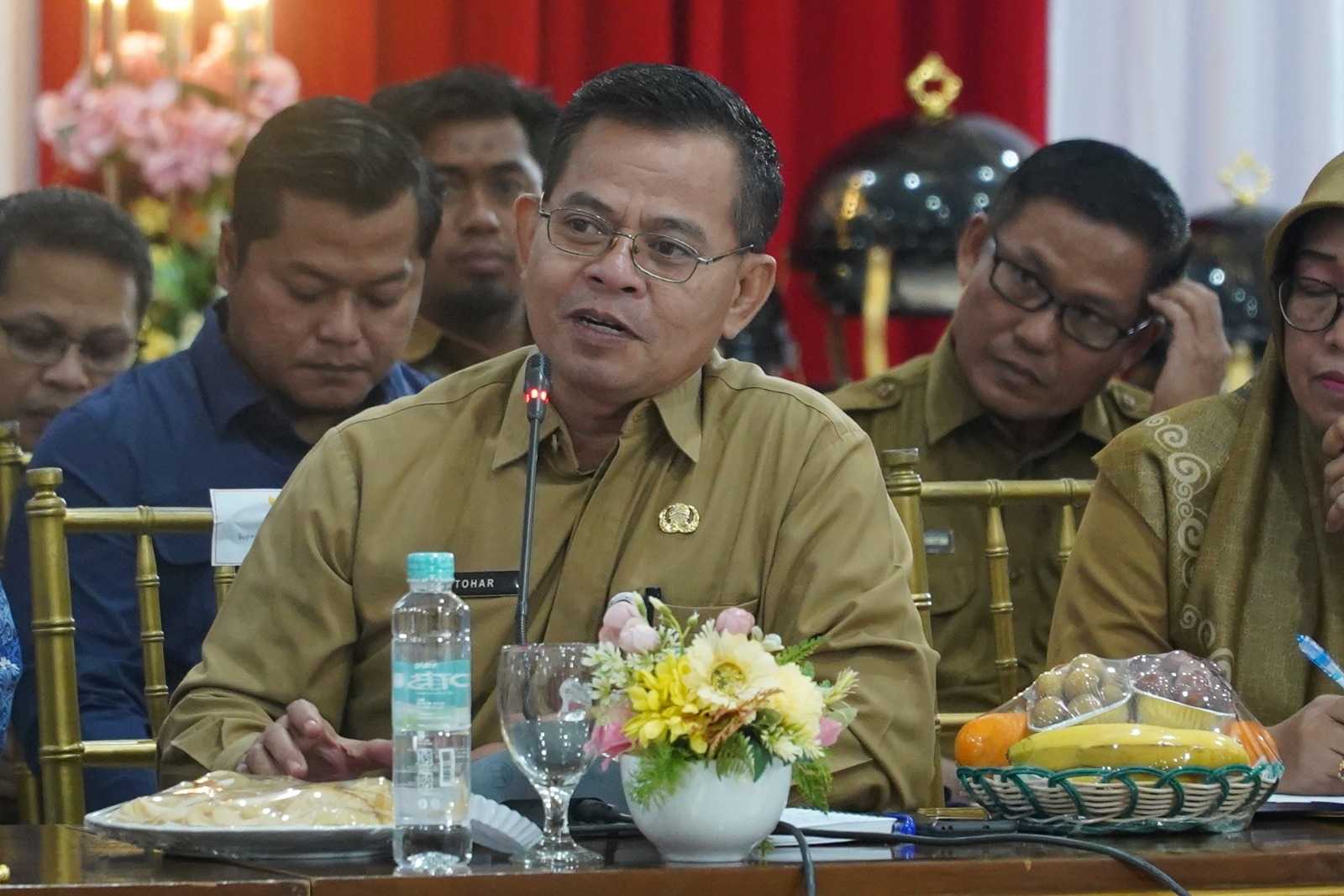 Balikpapan, Sekretaris Daerah, Tohar, mewakili Bupati Penajam Paser Utara, Mudyat Noor, pada acara Kunjungan Kerja Badan Aspirasi Masyarakat (BAM) DPR RI dalam rangka Menyerap Aspirasi Masyarakat terkait Dampak Pembangunan dan Pengelolaan SDA (tambang batu bara, pembangunan IKN, konflik lahan, dan hak masyarakat adat) di Kalimantan Timur, yang digelar di Aula Lantai tiga Kantor Walikota Balikpapan, Senin (29/9/2025)