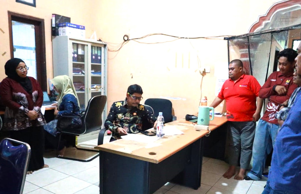 Wabup Waris ‘Turun Tangan’, Tegas Mengecek Kedisiplinan di UPT. PU Babulu”