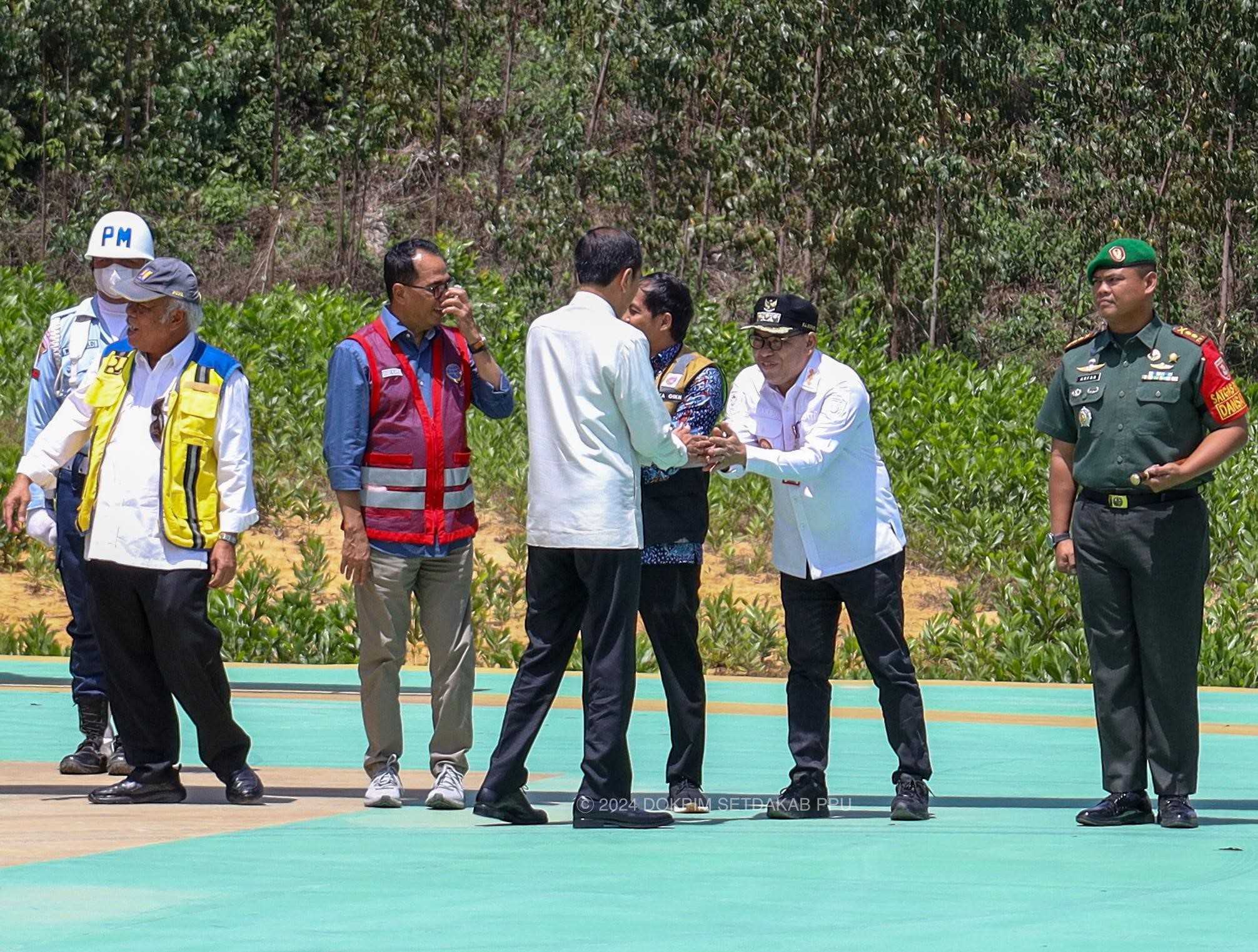 Pj. Bupati PPU Sambut Rombongan Presiden Jokowi Tiba di IKN