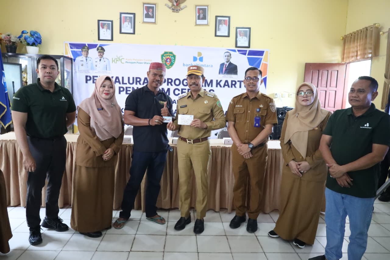 Wabup Tinjau Penyaluran Kartu Penajam Cerdas di Kecamatan Waru