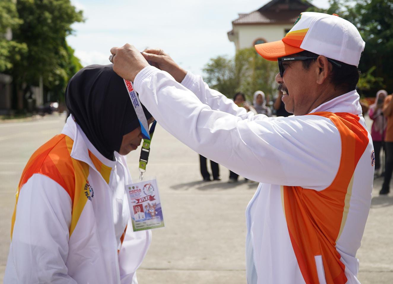 Wabup Waris Resmi Lepas Kontingen PPU pada POPDA XVII Kaltim 2025