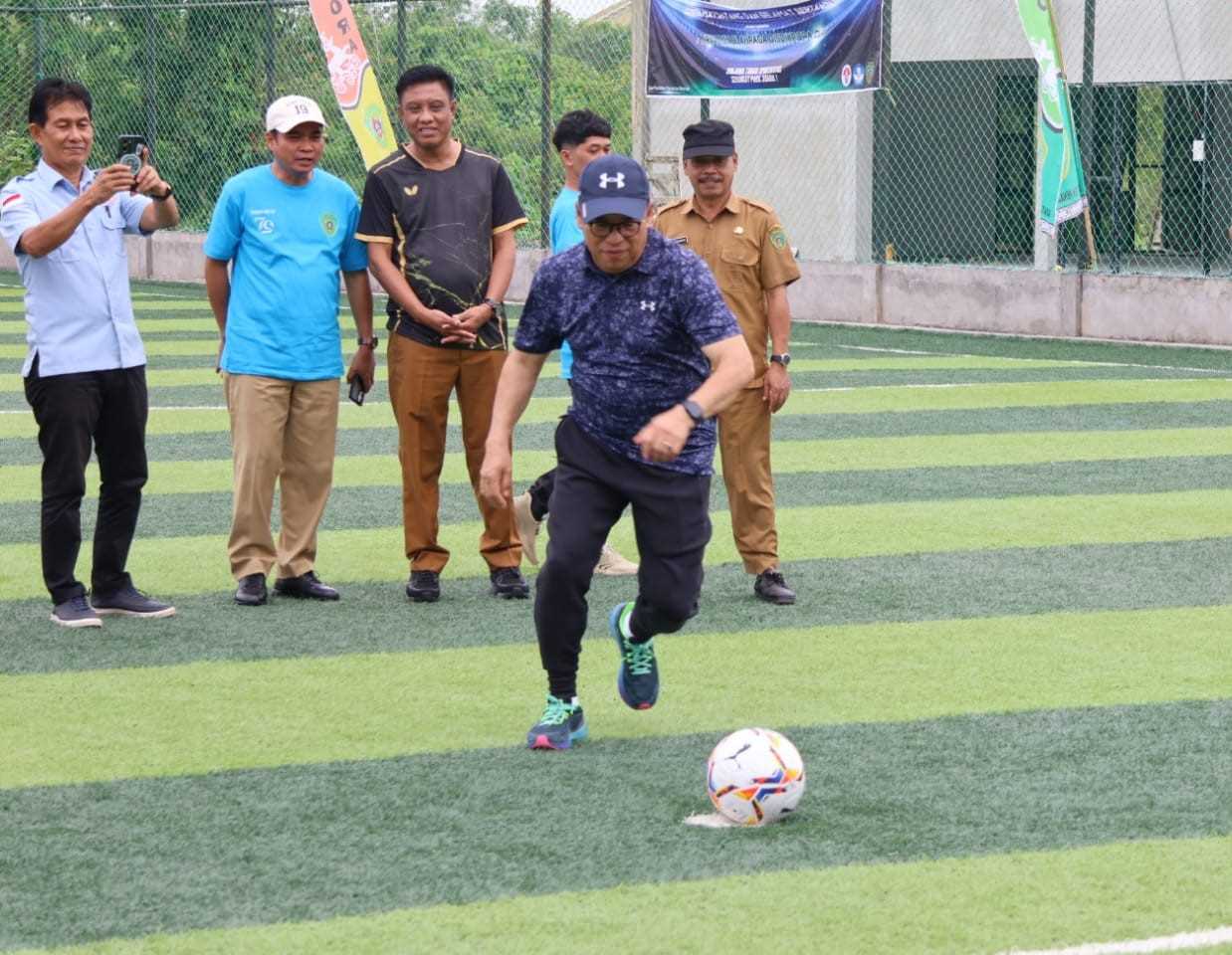 Pj Bupati PPU Buka Turnamen Mini Soccer dan Bulutangkis Antar Instansi 