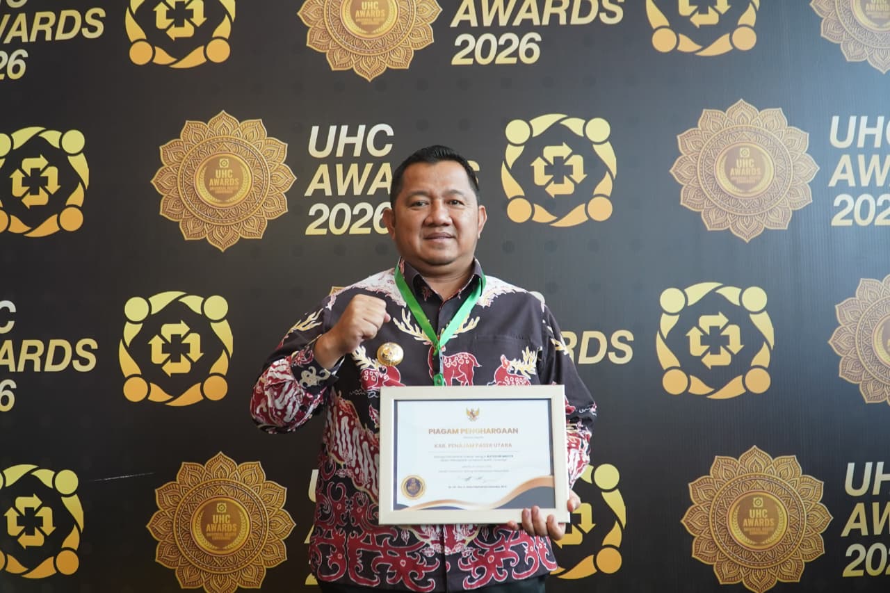 Pemkab PPU Terima Penghargaan Universal Health Coverage (UHC) Award 2026 Kategori Madya.