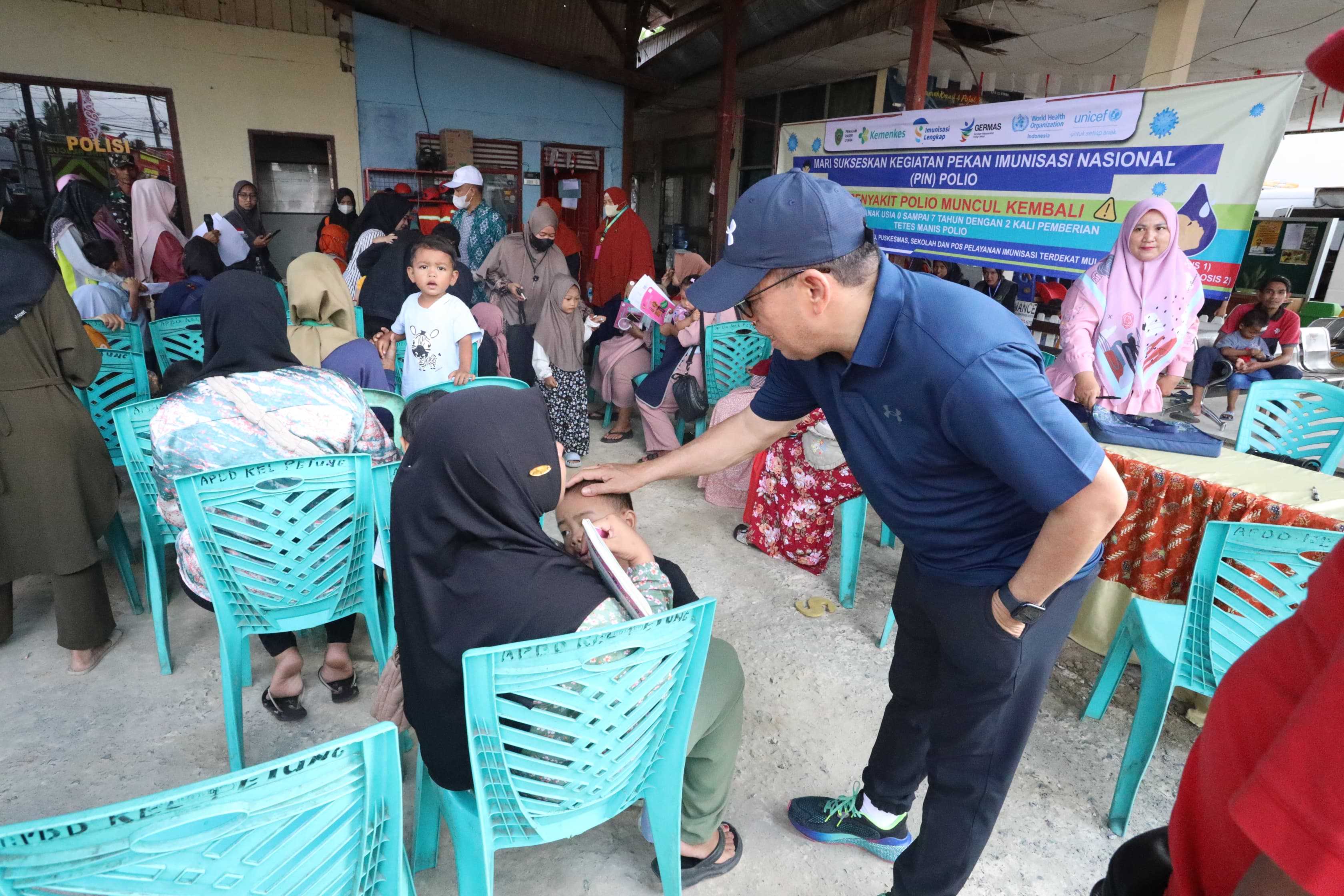 Penjabat (Pj) Bupati Penajam Paser Utara Tinjau Pelaksanaan Pekan Imunisasi Nasional (PIN) Polio di Kelurahan Petung. (Sabtu, 27 Juli 2024)