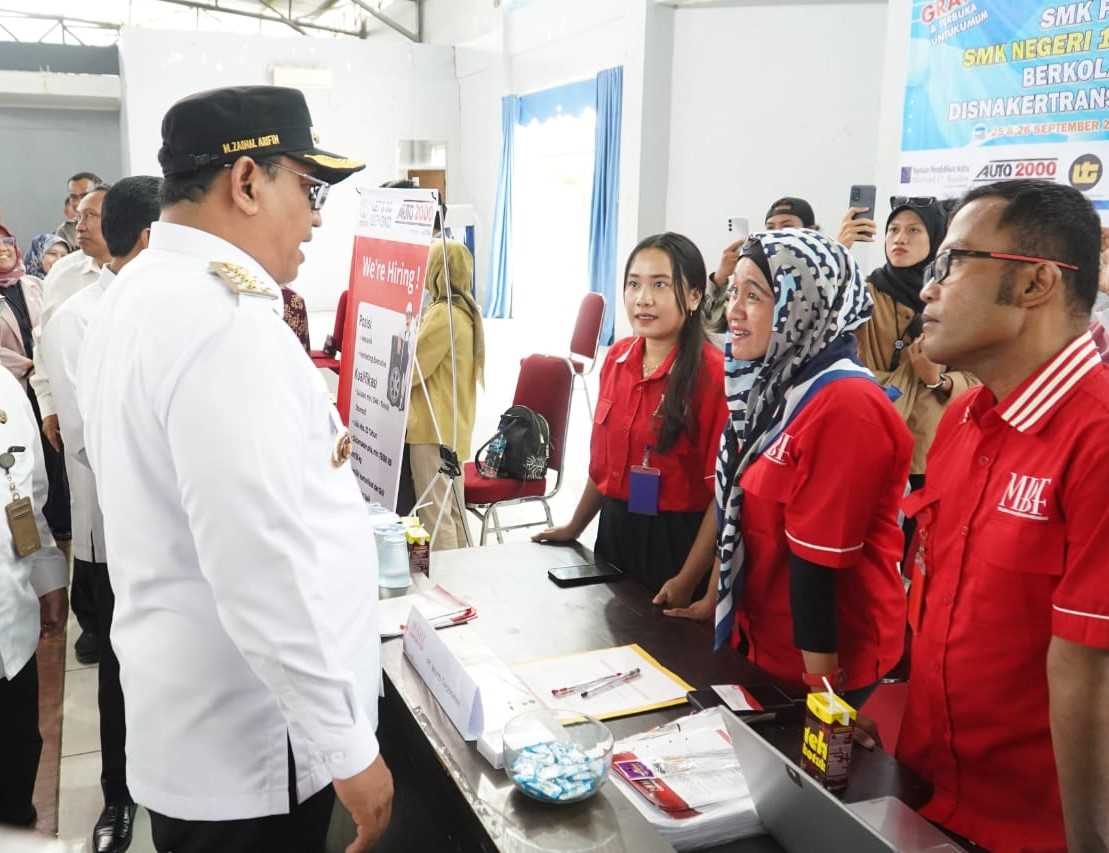 Dibuka Pj. Bupati PPU Muhammad Zainal Arifin,  Ratusan Pencari Kerja Hadiri Job Fair Pemkab PPU Tahun 2024.