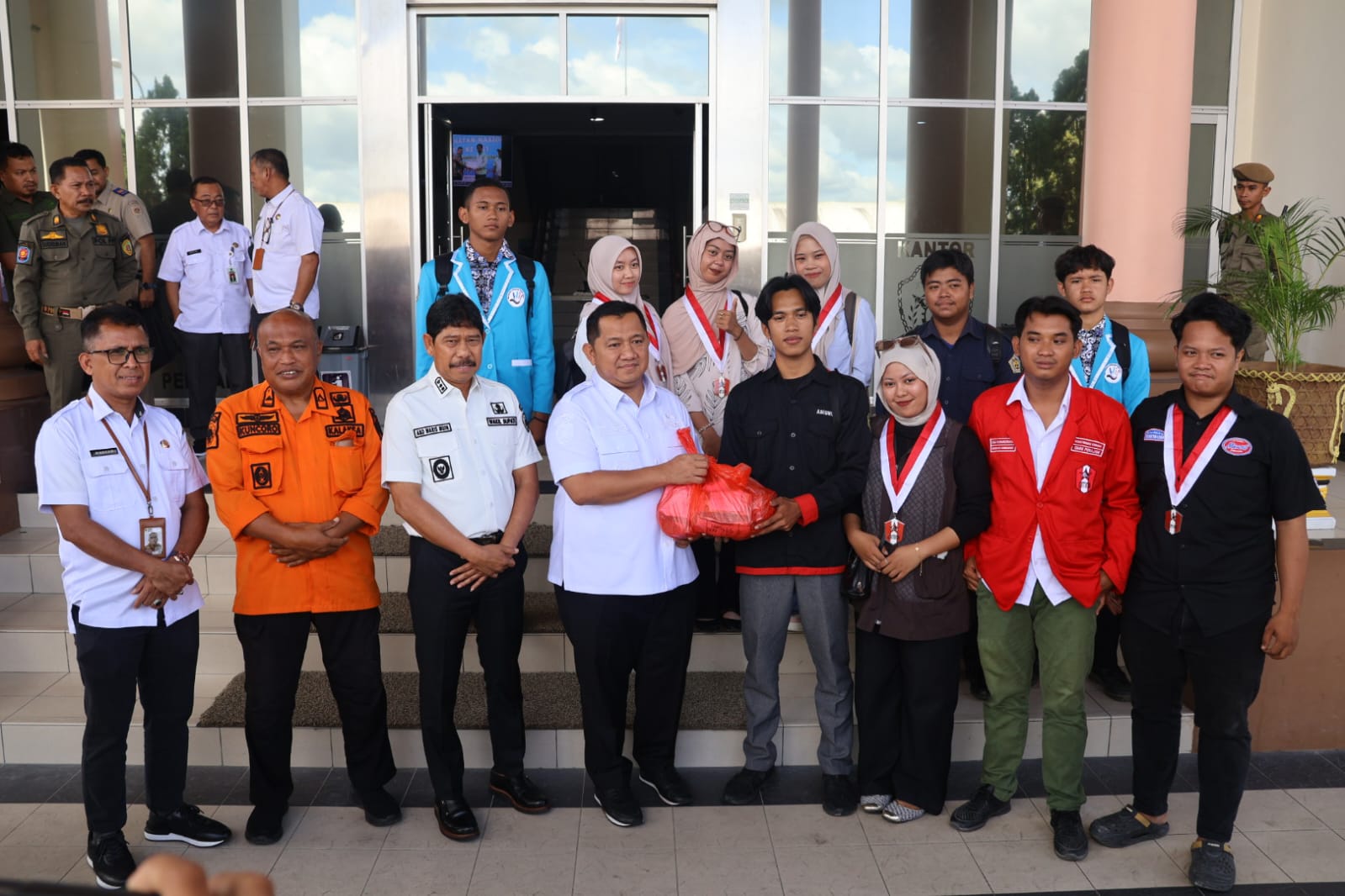 Pemuda PPU Serahkan Donasi Rp30 Juta untuk Korban Bencana di Sumatera