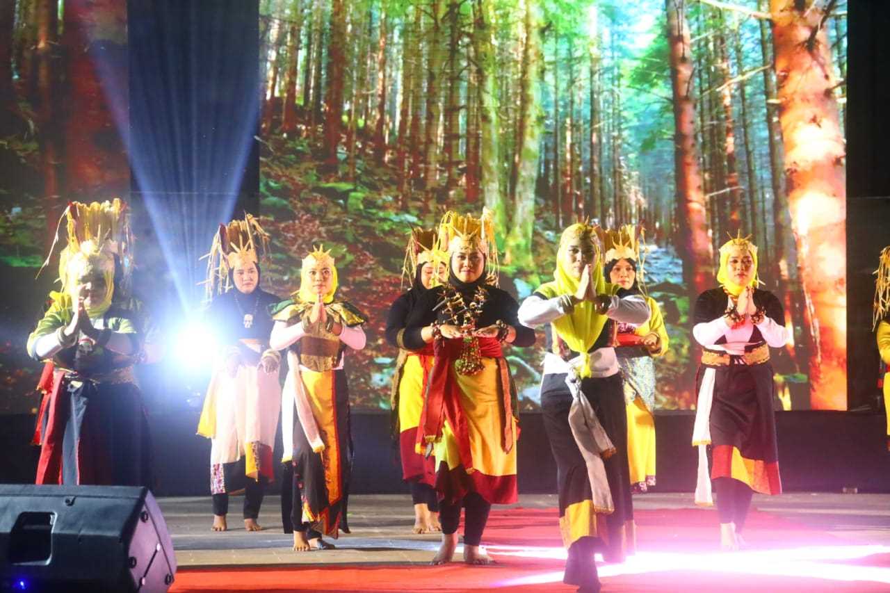 Malam Pentas Seni dan UMKM PPU, KUKM PERINDAG Berhasil  Menampilkan Beragam Pertunjukan Hiburan.