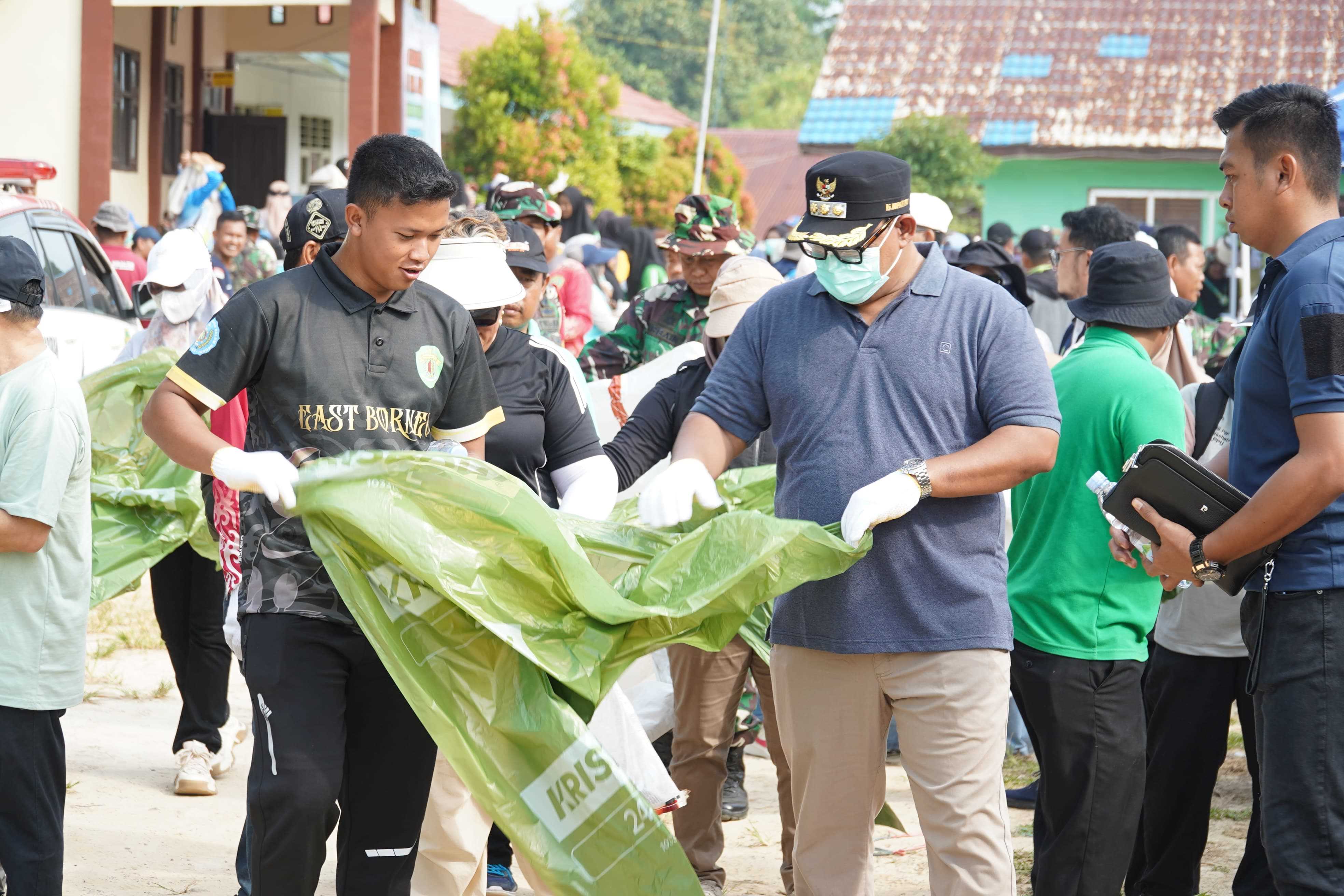 Pj. Bupati PPU - Kita harus bisa meningkatkan kesadaran kita untuk memelihara lingkungan