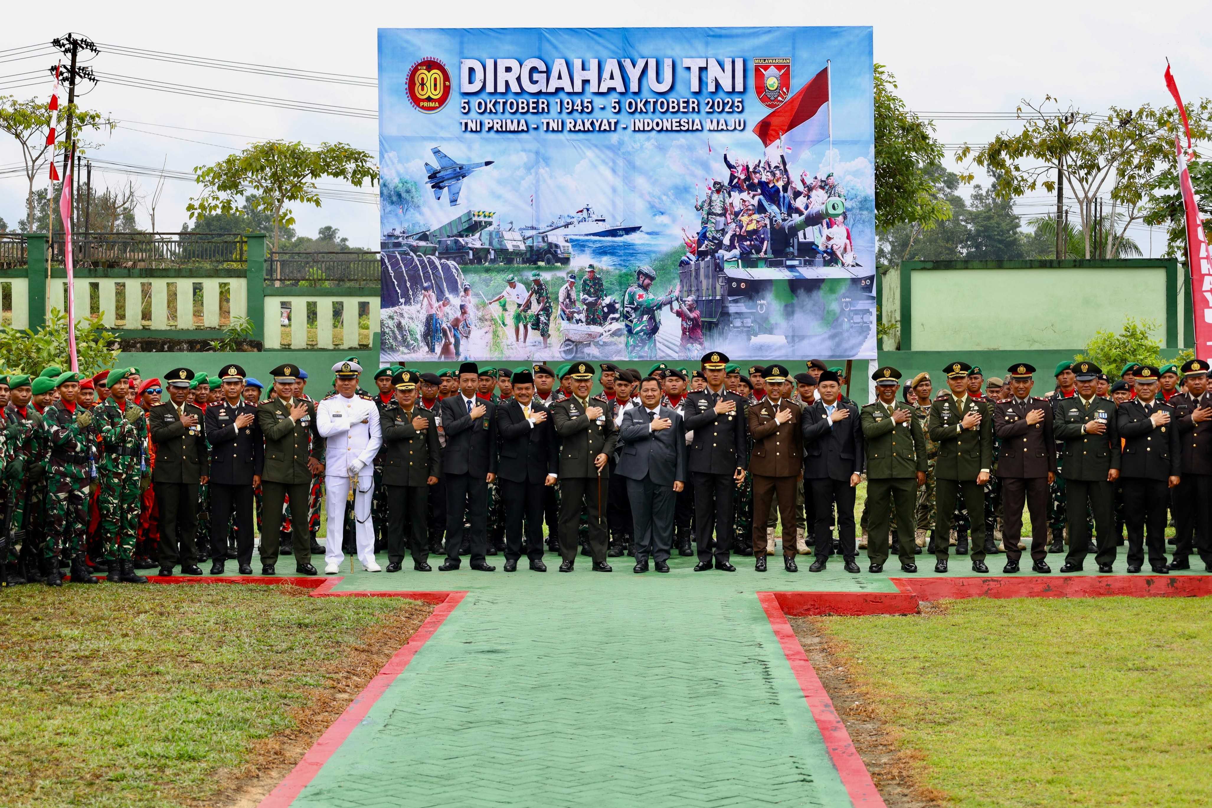 Hadiri Upacara HUT ke-80 TNI di Makodim 0913 PPU, Bupati PPU : Wujud Sinergi Pemerintah Daerah dan TNI