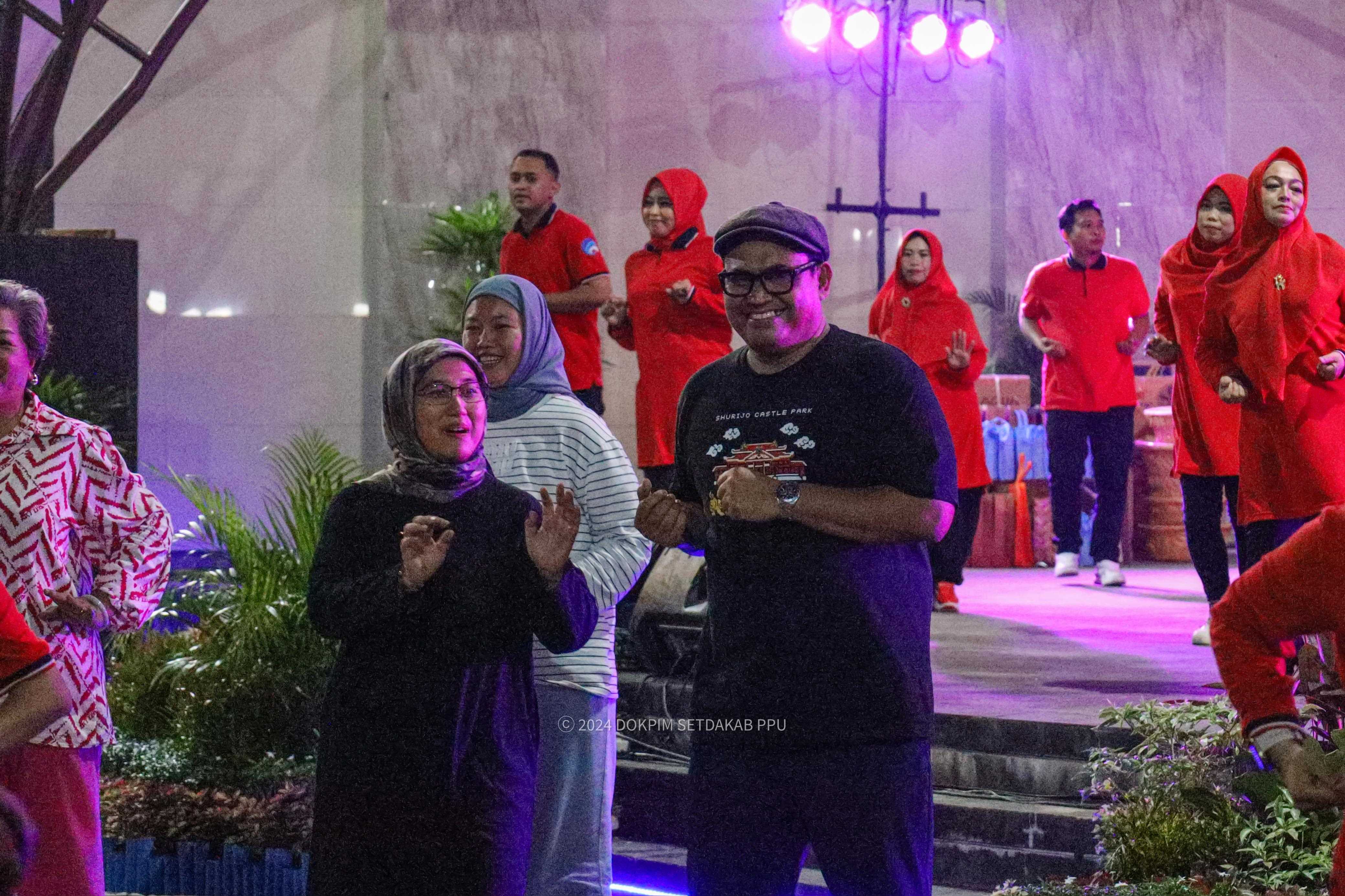 Hadiri Malam Pentas Seni dan UMKM, Pj Bupati PPU Berharap Diskominfo Terdepan Dalam Menyampaikan Informasi 