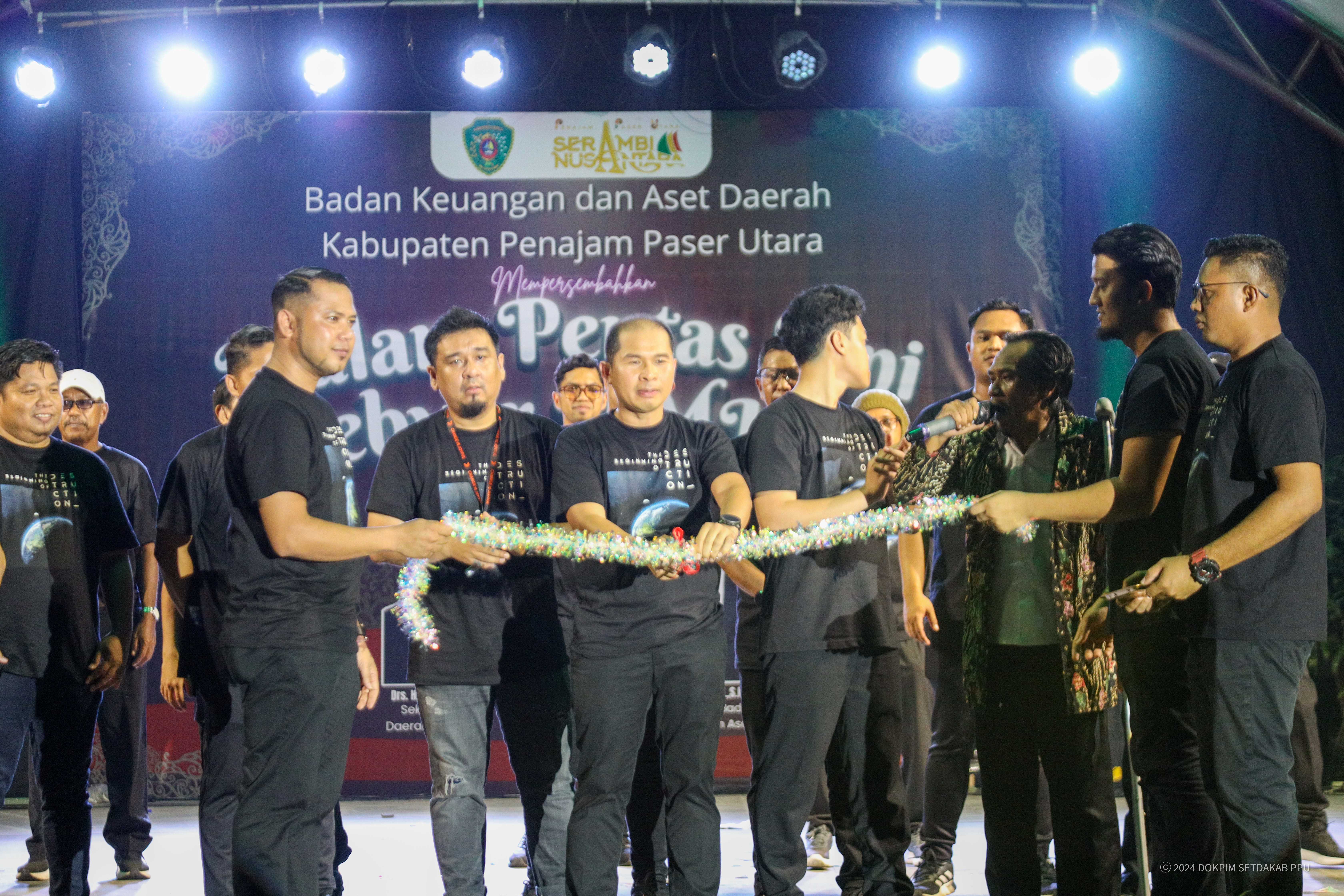 Pentas Seni BKAD PPU dan UMKM Semarakkan Malam Minggu di Alun-Alun PPU