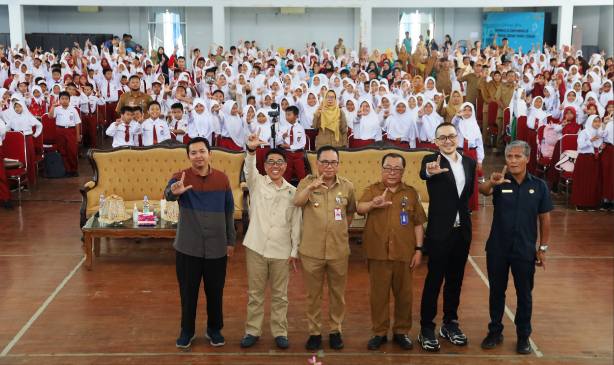 Ratusan Pelajar SD di PPU Ikuti Seminar Petualangan Literasi Anak, Dibuka Makmur Marbun, Hadirkan Narasumber Kenamaan Yogi Kusprayogi, 
