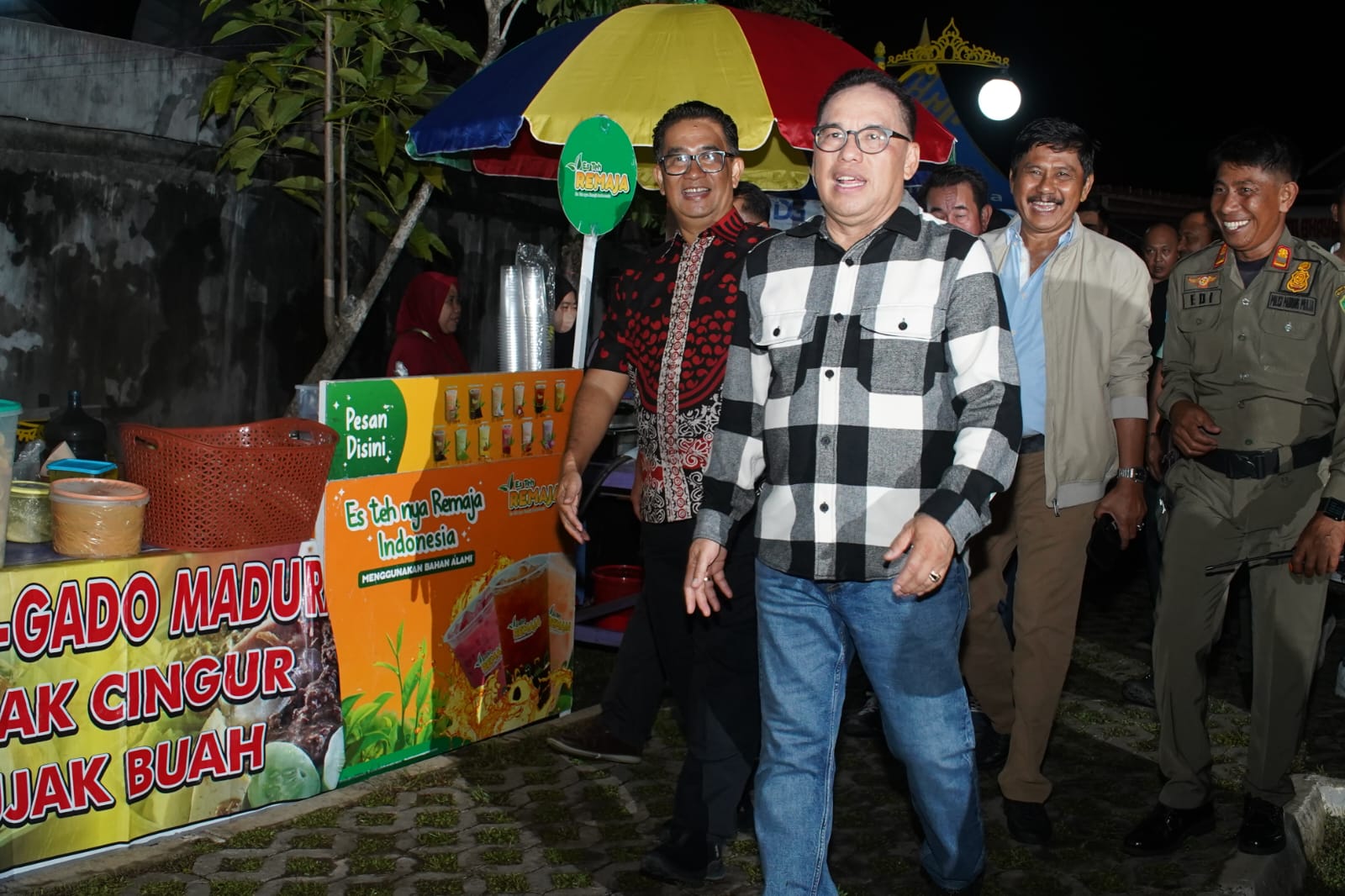 Belangsung Meriah, Pekan Pentas Seni dan UMKM PPU Kini Jadi Agenda Rutin Setiap Minggu, Pj, Gubernur Kaltim, Akmal Malik Apresiasi Pengembangan UMKM Lokal dan Industri Kreatif PPU Gagasan Makmur Marbun.