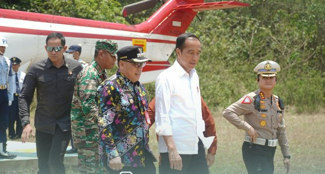 Tiba Di Persemaian Mentawir, Pj. Bupati PPU Makmur Marbun Dampingi Kunjungan Kerja Presiden RI Joko Widodo.