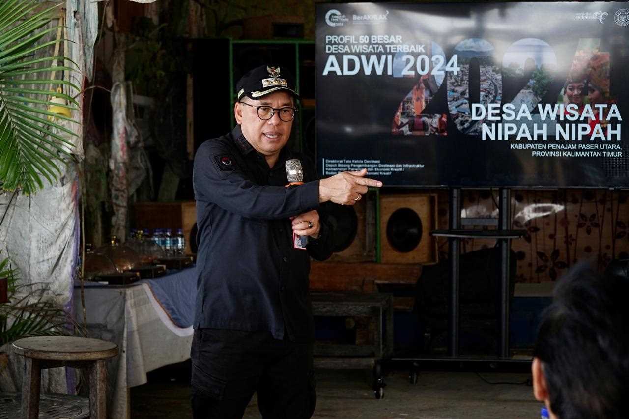 Pj Bupati Penajam Paser Utara Tinjau Titik Banjir Lawe-Lawe, Serahkan Bantuan untuk Warga Terdampak