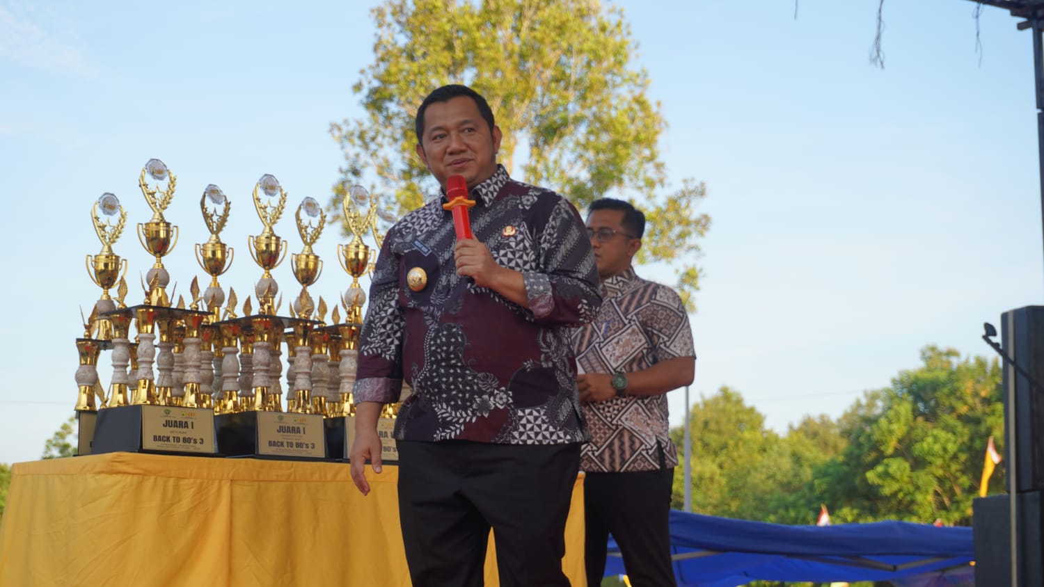 Bupati PPU Resmi Tutup Festival Permainan Tradisional “Back to 80’s”