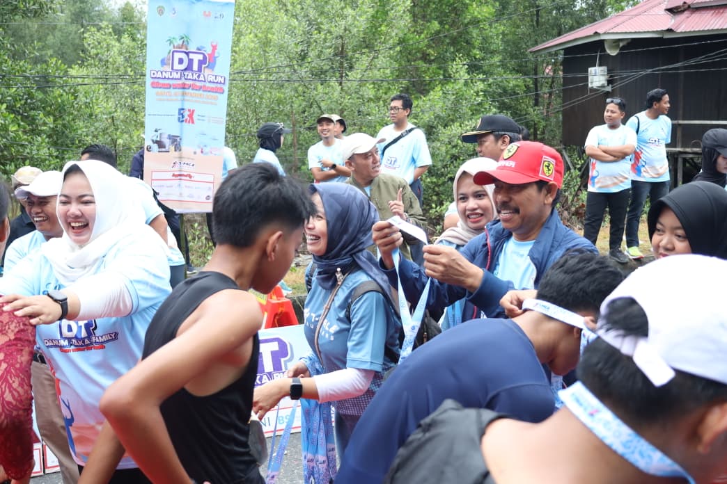 Wabup PPU Lepas Peserta Danum Taka Run dalam Rangka HUT ke-20 AMDT