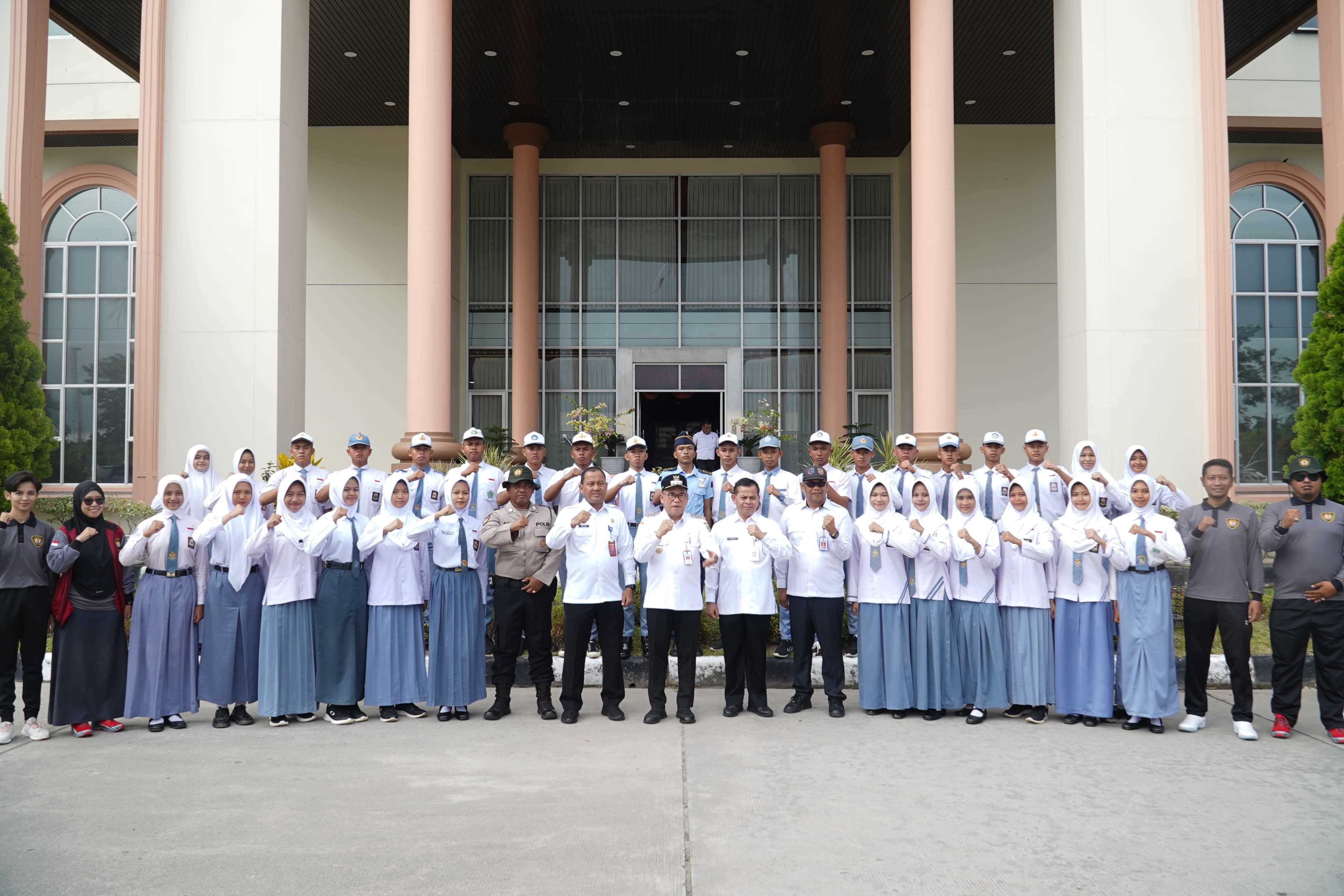 Penajam - Pj. Bupati Penajam Paser Utara Pimpin Apel Bersama Calon Paskibraka