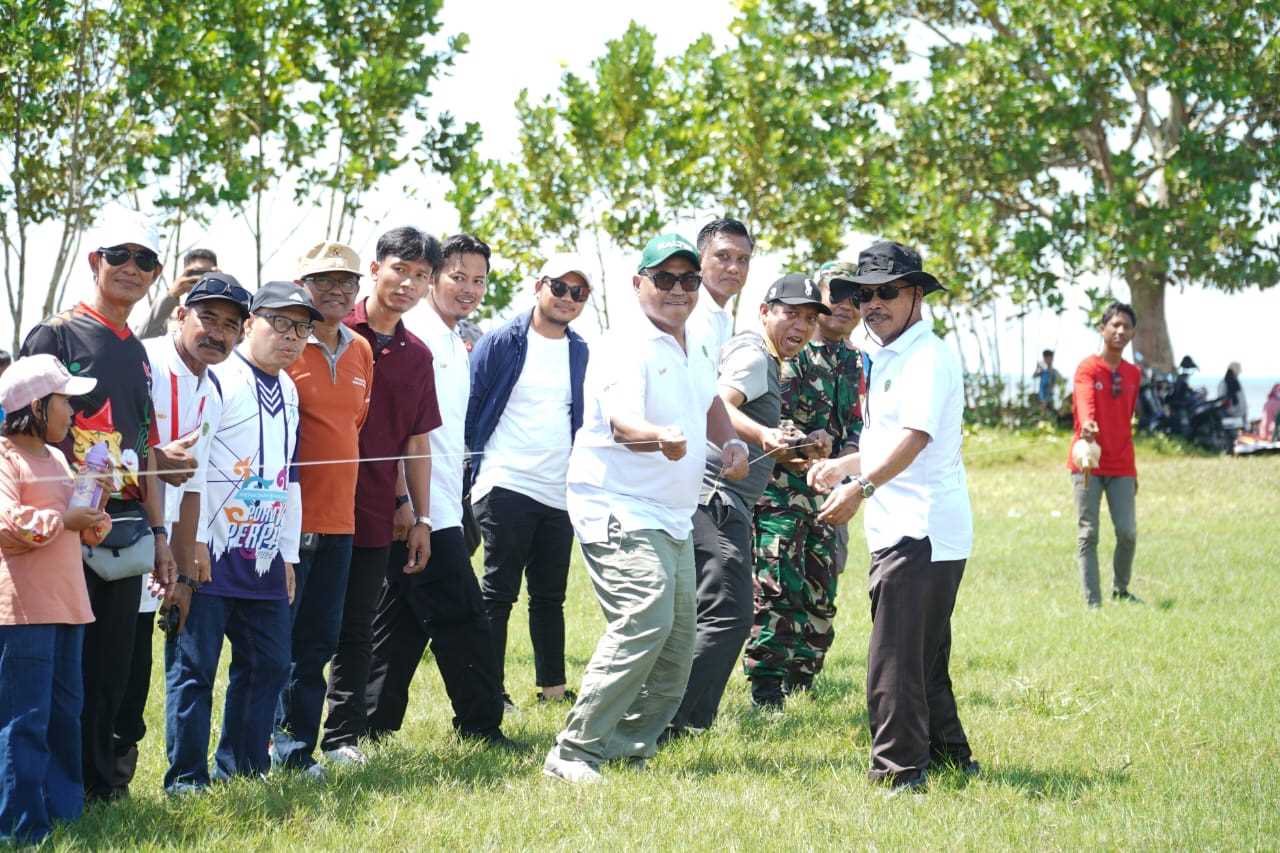 Kite Festival Layang-Layang Pantai Corong PPU Resmi Dimulai, Pj. Bupati Zainal Arifin: " Olahraga Tradisional Kemasyarakat Saatnya Kita Hidupkan Kembali"