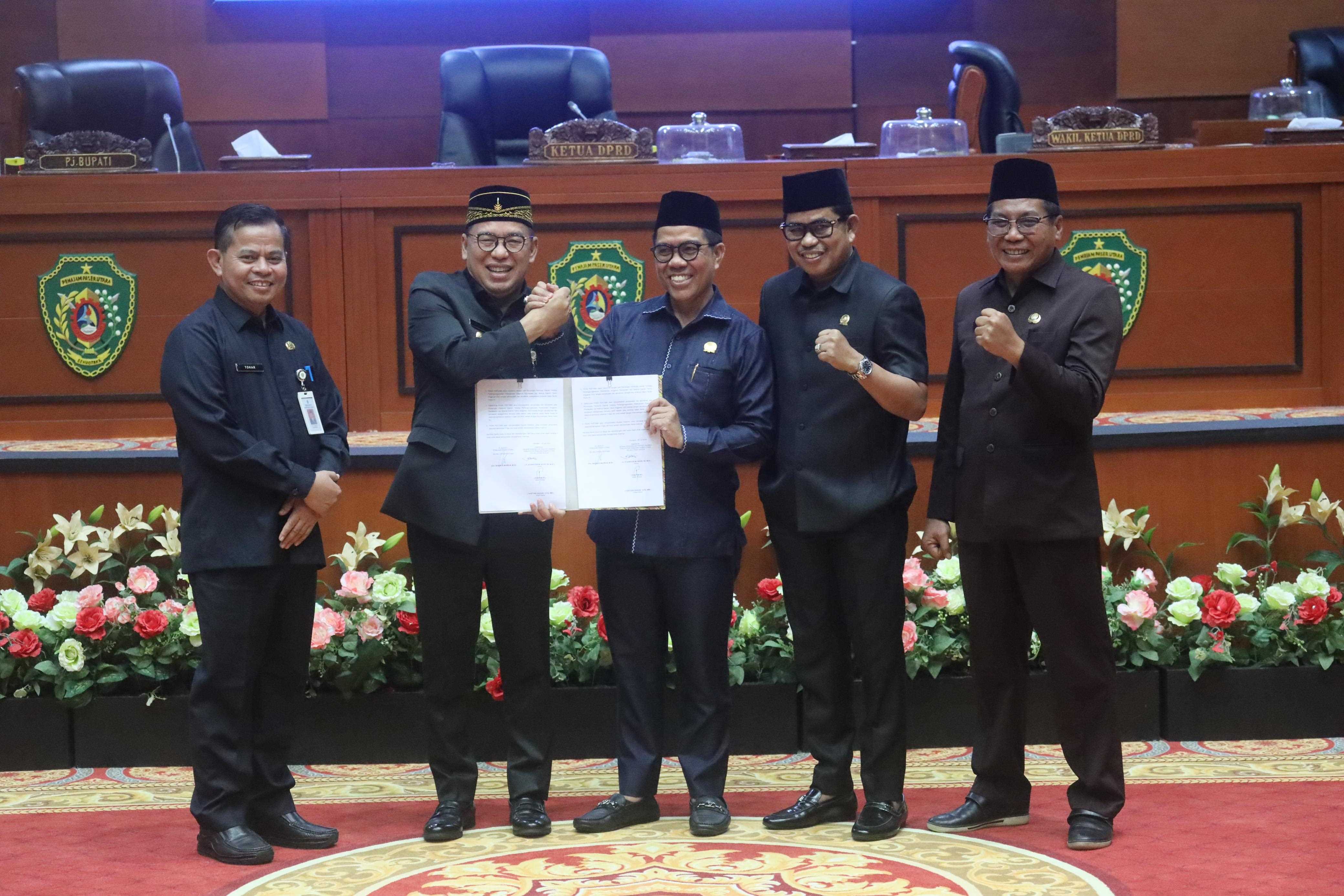 Pj Bupati PPU Apresiasi Raperda Tentang Pertanggungjawaban Pelaksanaan APBD TA 2023 Disahkan Menjadi  Perda