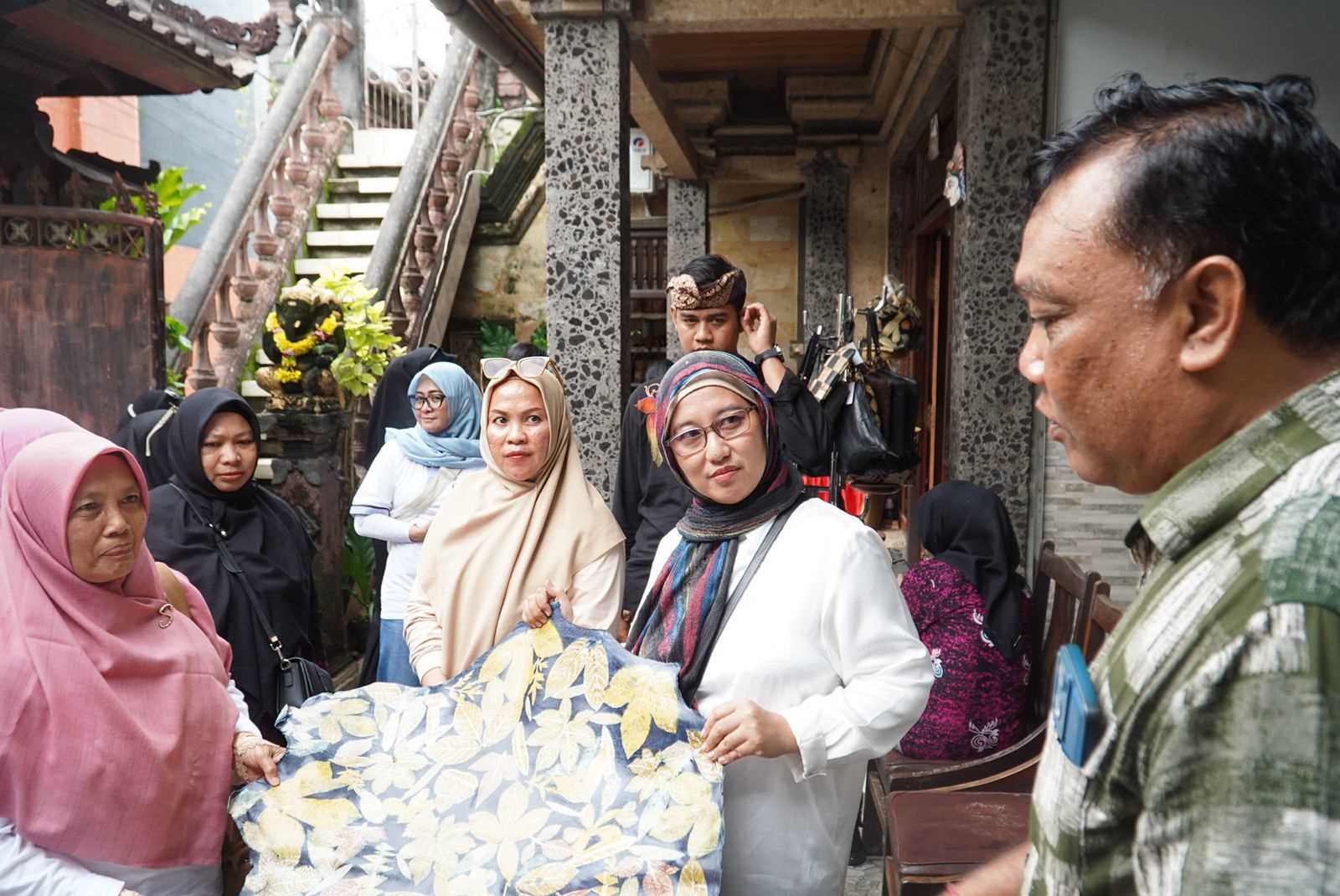 Dekranasda PPU Bawa Pulang Inspirasi Kerajinan Ecoprint Bali untuk Inovasi Lokal