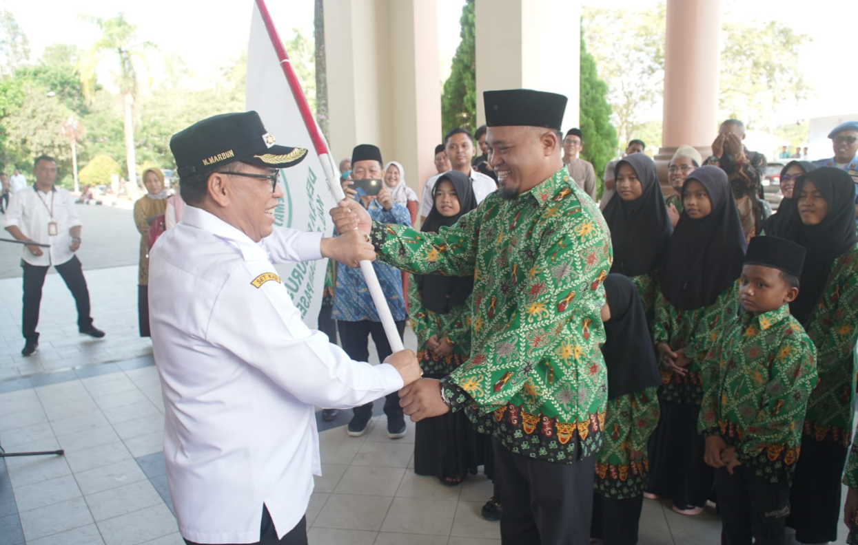 Kontingen Kabupaten PPU Pada Ajang FASI Ke- XII Tingkat Prov. Kaltim Resmi Diberangkatkan. Pj. Bupati PPU Makmur Marbun : â€œSemangat Berkompetisi, Anak Soleh PPU Adalah Agen Perubahan Di masa Mendatang.â€