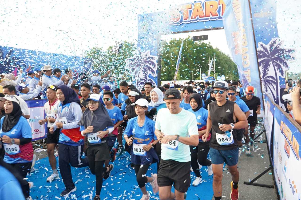 Semarak HUT Ke-19 Perumda Danum Taka, Pj. Bupati PPU Secara Resmi Melepas Peserta Danum Taka Coastal RUN  5K.