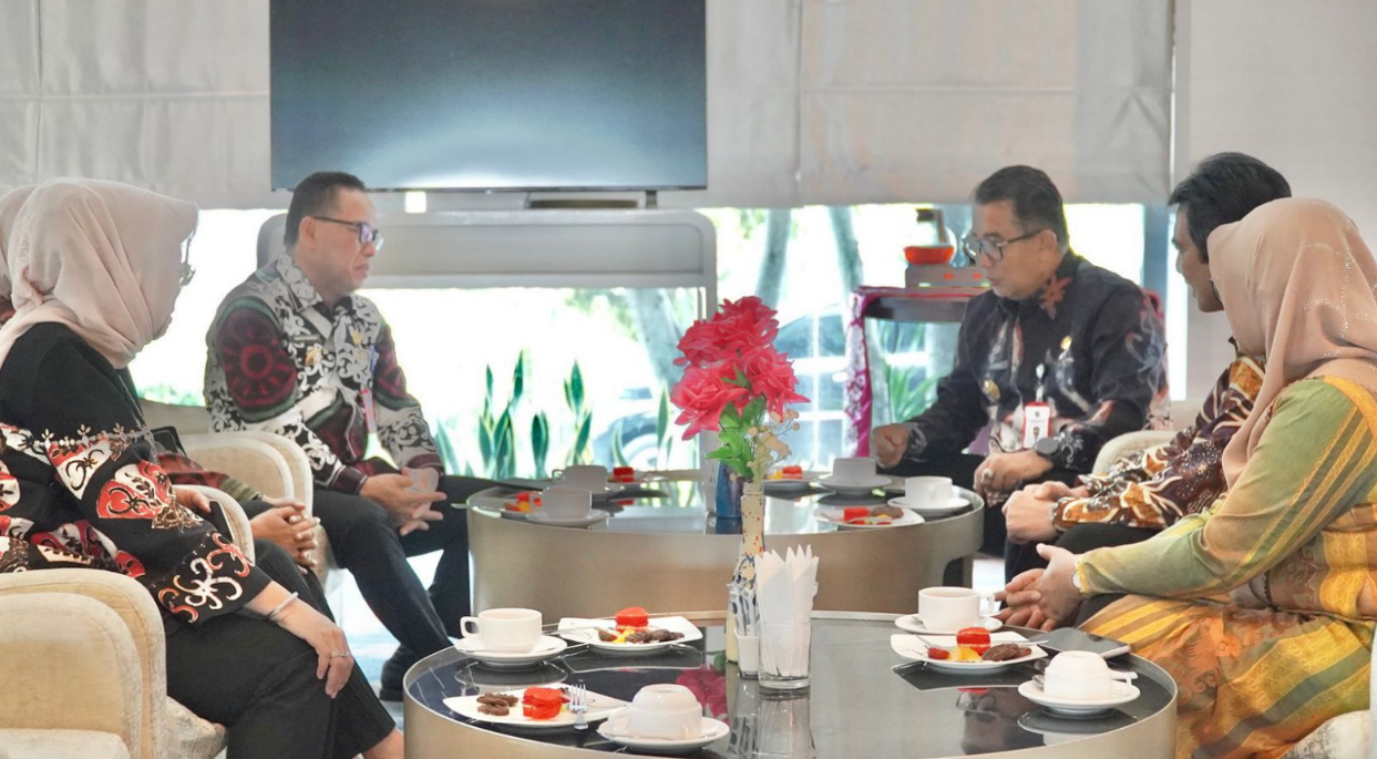 Pj. Bupati PPU Ikuti Rapat Kerja dengan Pj. Gubernur Dalam Rapat Bupati / Walikota se- Kalimantan Timur