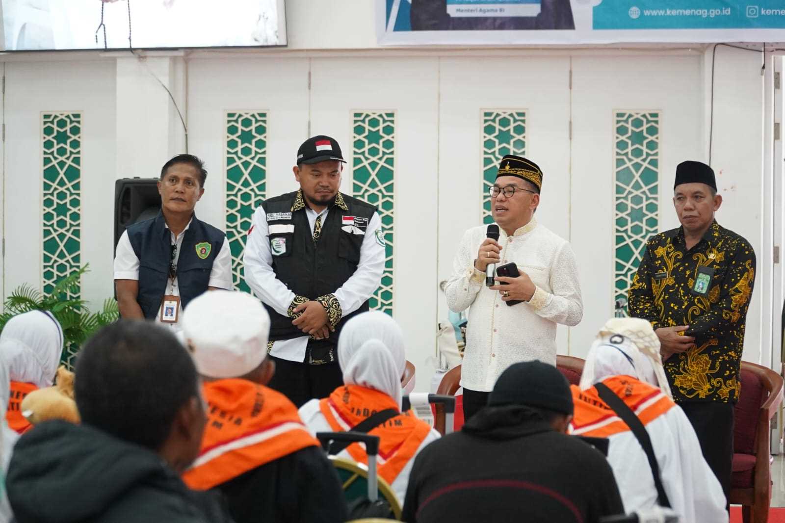 Makmur Marbun Sambut Kedantangan 141 Jamaah Haji Kabupaten PPU Tahun 2024.