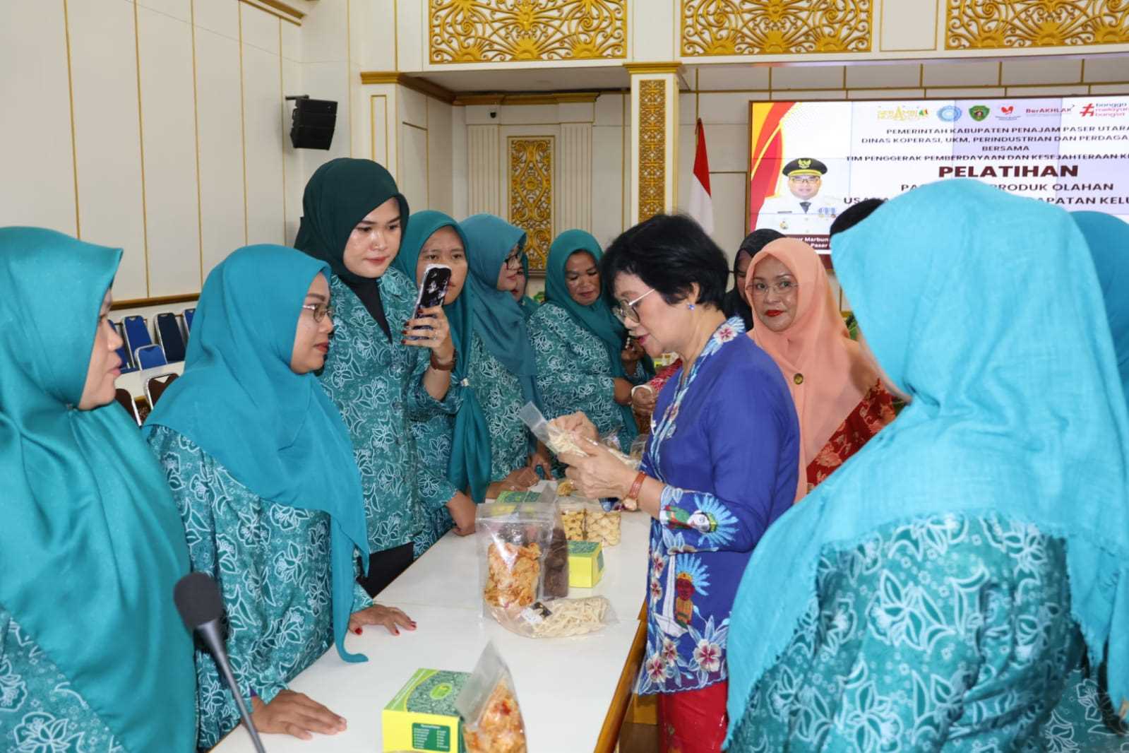 Ketua TP PKK Kabupaten PPU Buka Sosialisasi Packing Produk Olahan UP2K