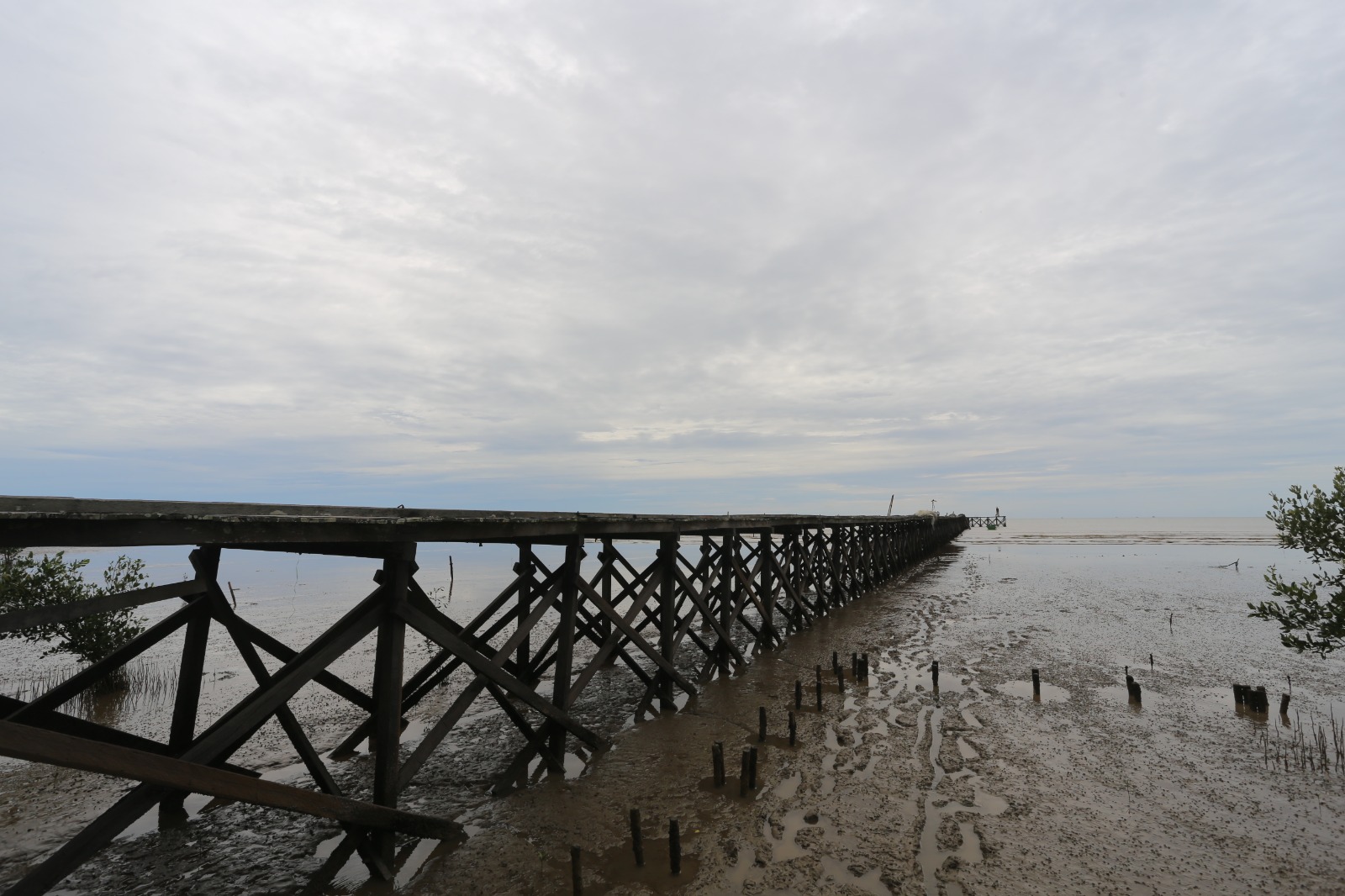 Menyepi Sejenak di Pantai Gelora, Pesona Tenang di Pesisir Penajam Paser Utara