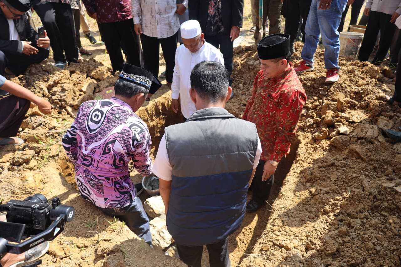 Sekda PPU Resmikan Masjid Raudhah dan Launching Ponpes Manahil Al Khairat di Sotek