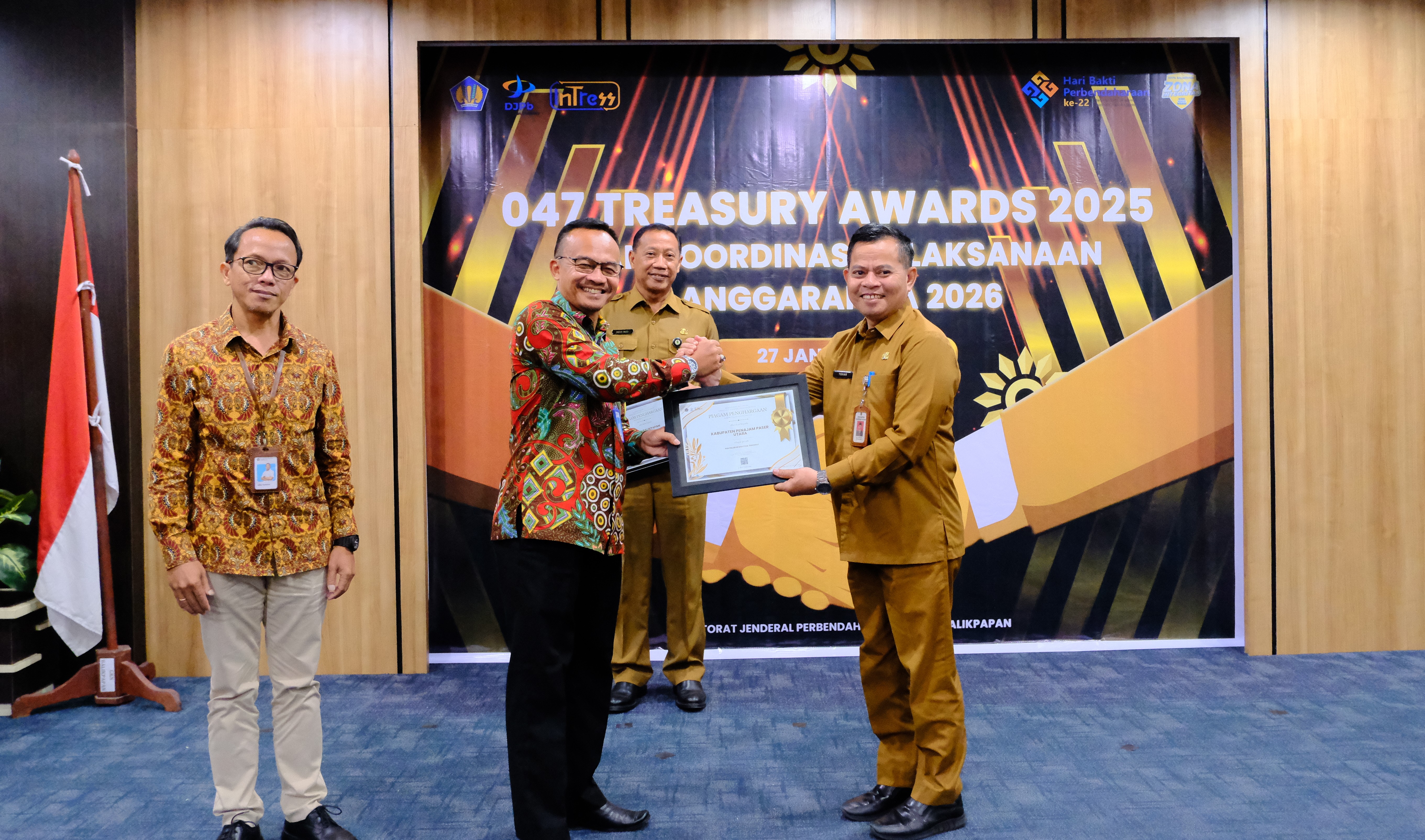 Pemda PPU Terima Treasury Award 2025 Sebagai Kabupaten Penyaluran DAK Fisik Tercepat