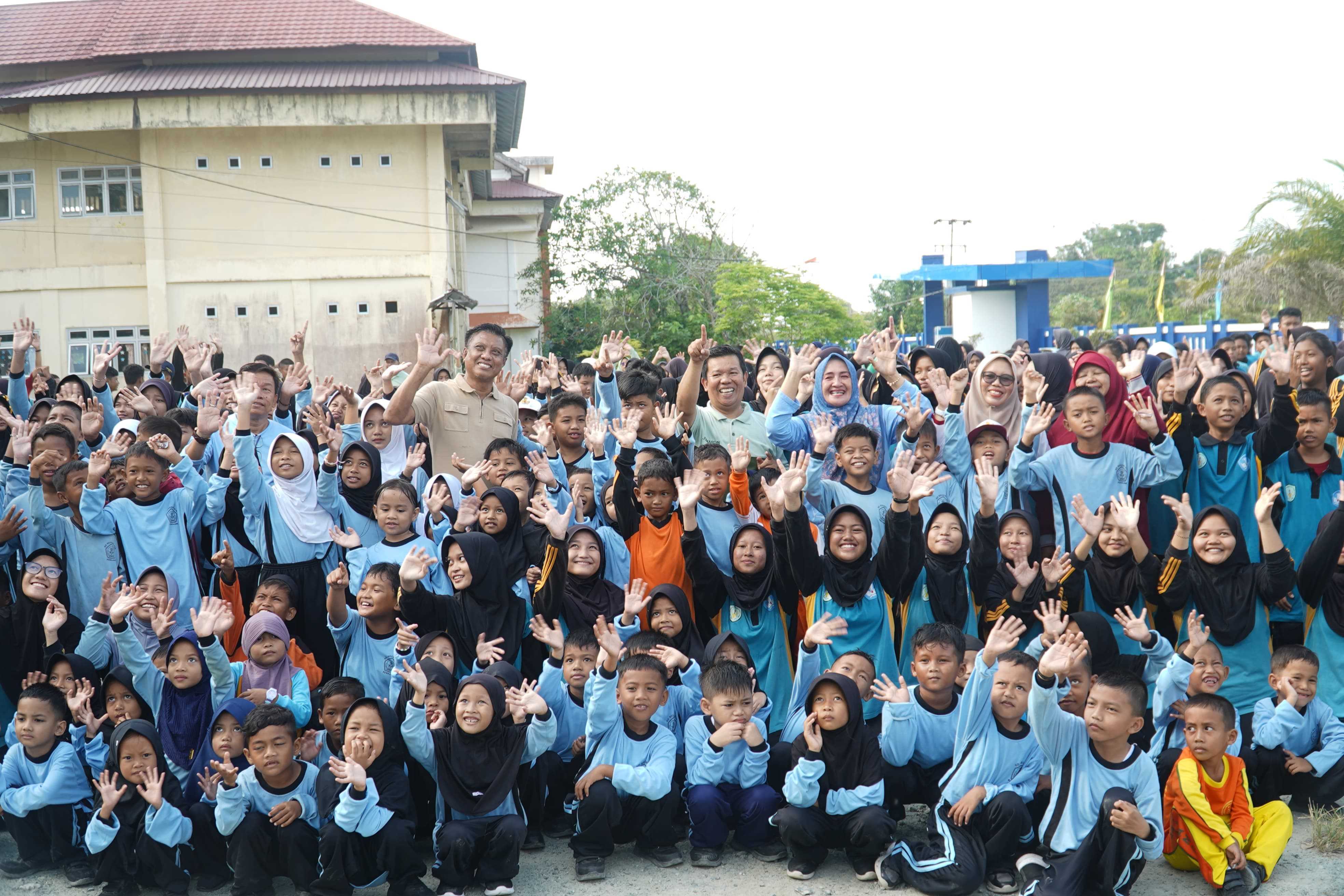 Ratusan Siswa SD dan SMP di PPU Semarakkan Senam Sehat HANI 2025, Tayang Live ke Kemendikdasmen