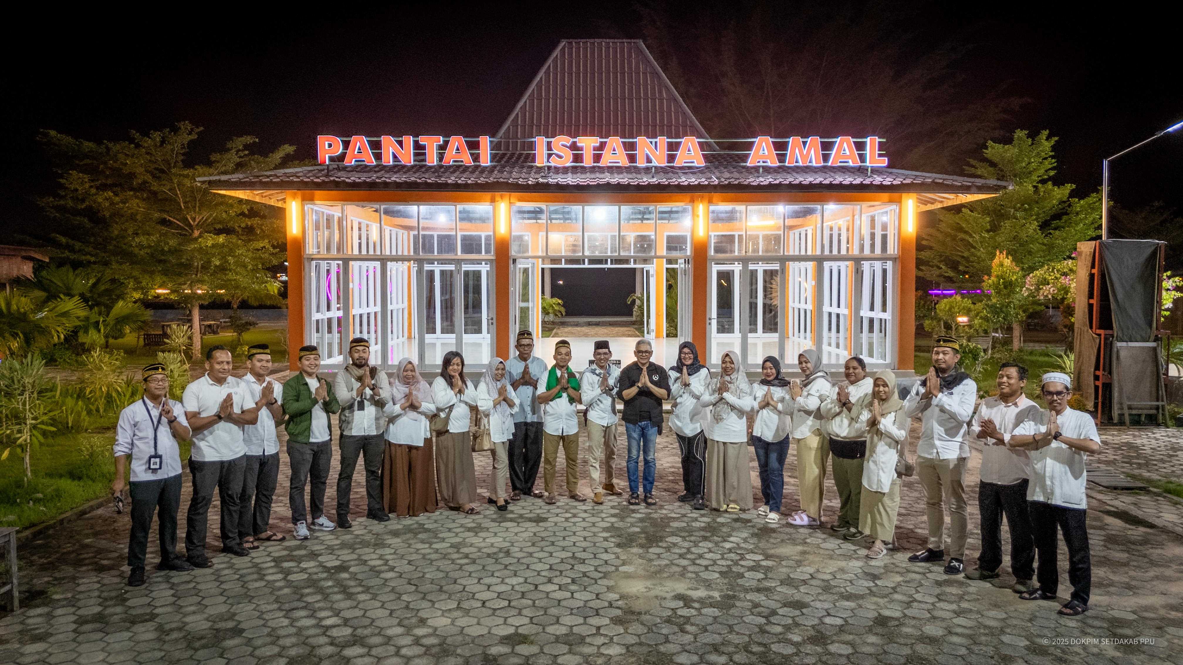 Perkuat Solidaritas, Prokopim PPU Gelar Bukber di Pantai Amal Penajam