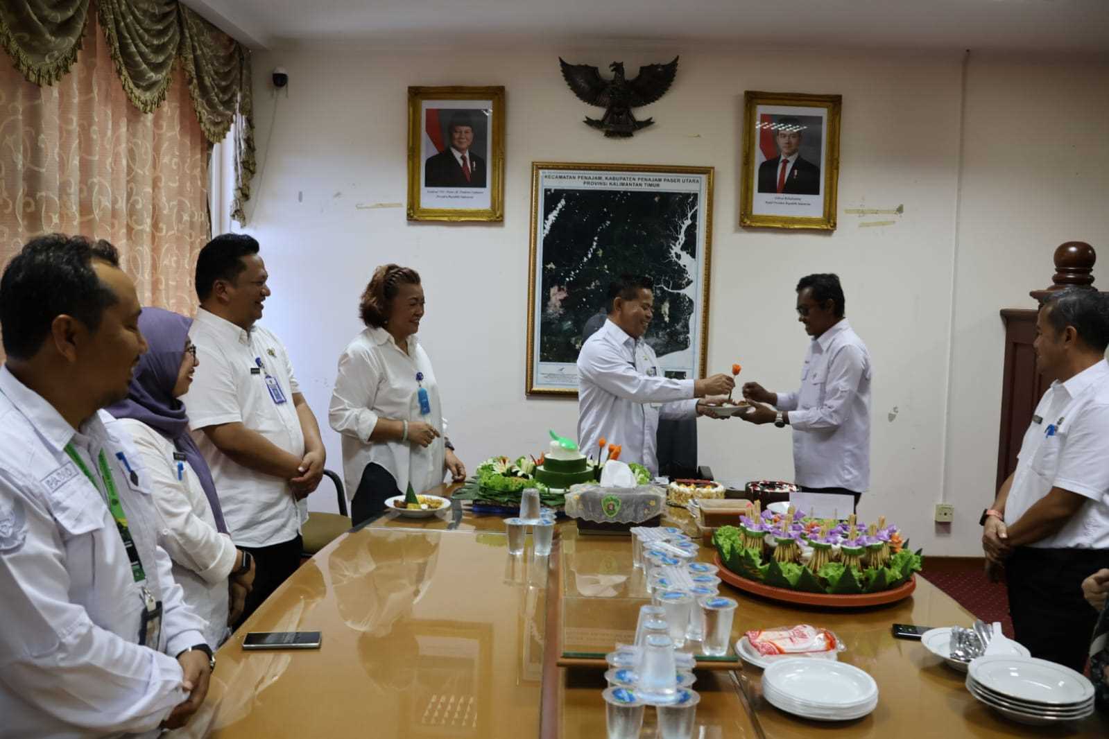 Momen Perayaan Ulang Tahun, RSUD RAPB PPU Beri Kejutan Istimewa kepada Sekda Tohar