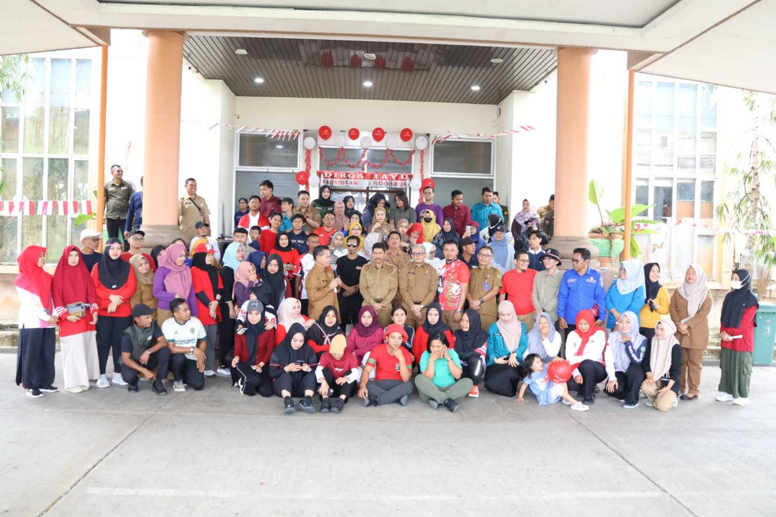 Setkab PPU Meriahkan HUT Ke-80 RI Dengan Berbagai Lomba, Wabup Ikut Bertanding